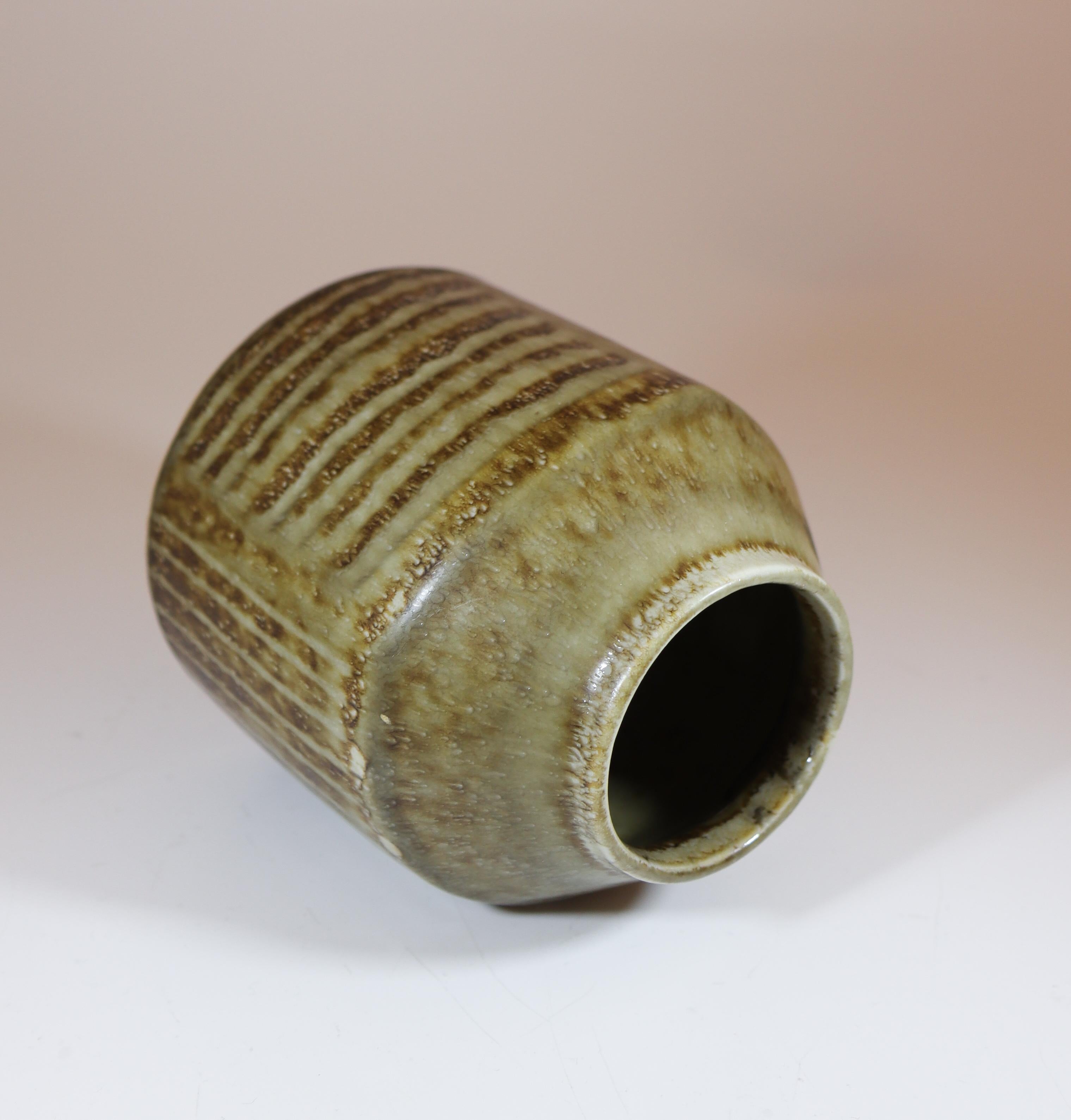 Carl-Harry Stålhane, Atelier Rörstrand, Vaso marrone di metà secolo In condizioni ottime in vendita a Stockholm, SE