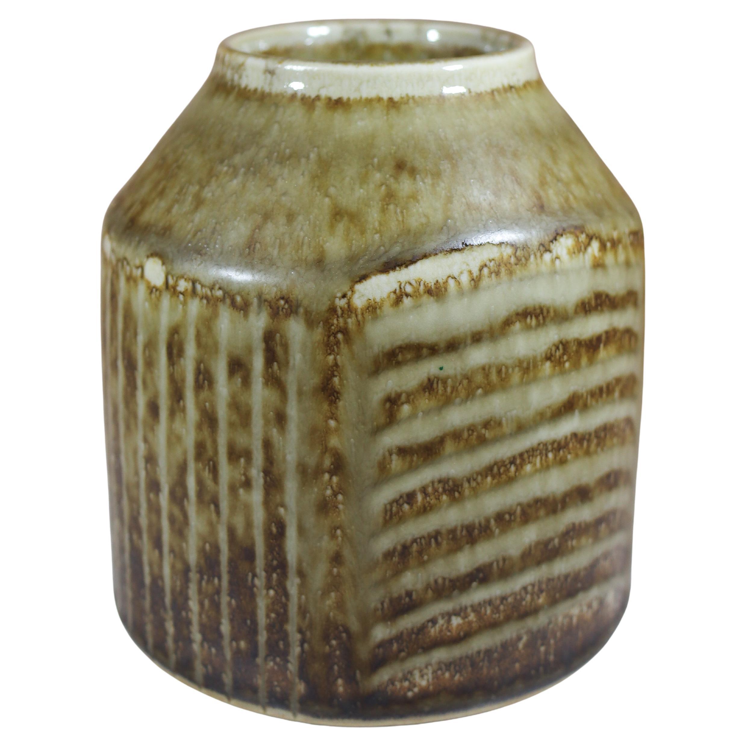Carl-Harry Stlhane, Rrstrand Atelier, braune Vase aus der Mitte des Jahrhunderts