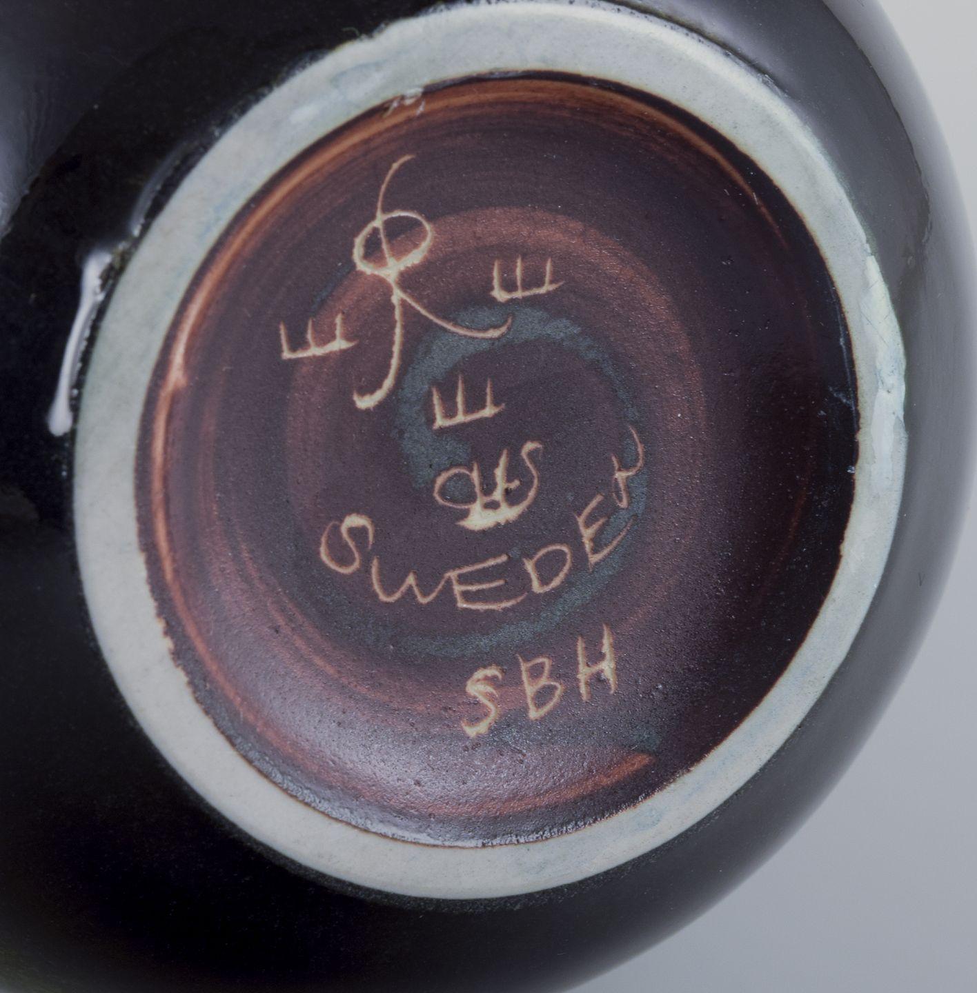 20ième siècle Carl-Harry Stålhane, Rörstrand. Vase à glaçure dans les tons verts et noirs en vente