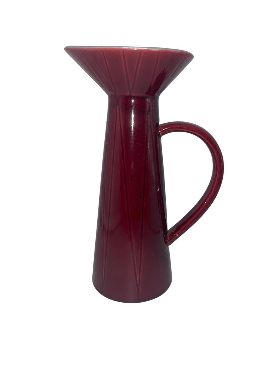Groupe de cinq bols/plats/vases en céramique conçus par Carl-Harry Stålhane pour Rörstrand, ''California''. Toutes les pièces sont signées et en bon état. 

Mesures : 
Vase 1 : 20CM/7.8 Inches - Hauteur
Vase 2 : 17,5 CM/6.6 Inches - Hauteur
Bol 1 :