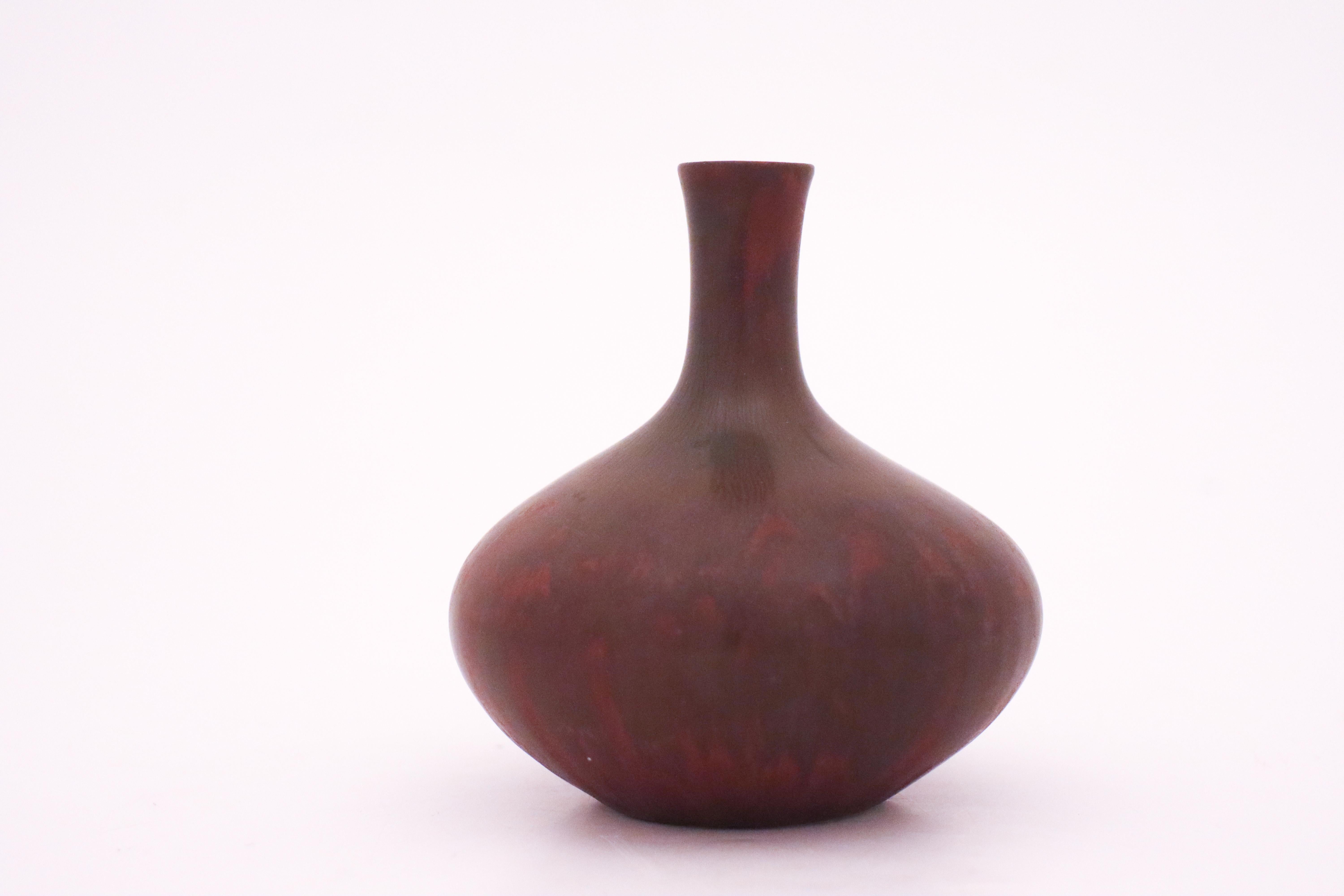 Carl-Harry Stålhane, Rörstrand, Mid-Century Brown Vase In Good Condition For Sale In Stockholm, SE