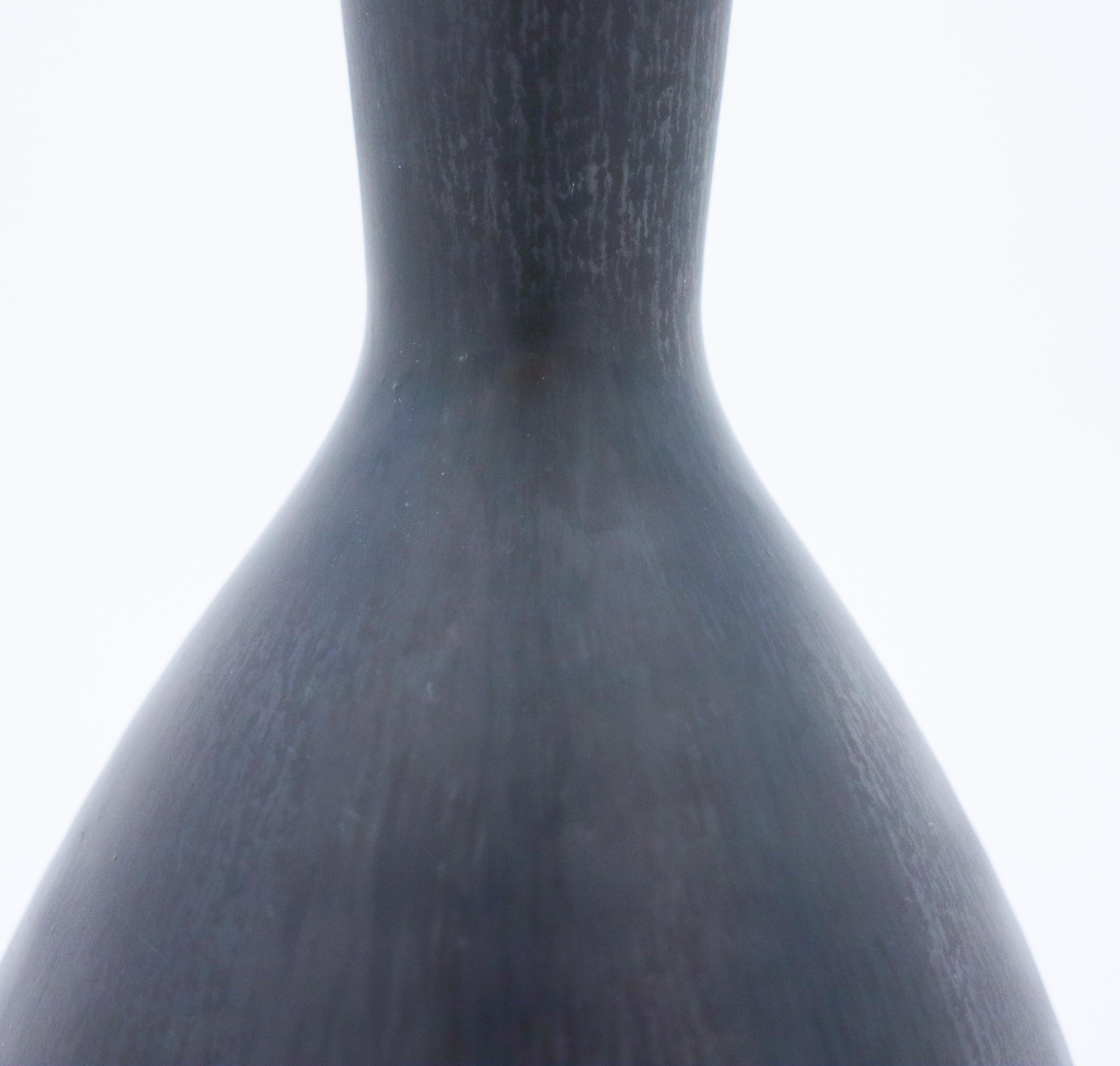 20ième siècle Carl-Harry Stlhane, Rrstrand, vase en grès noir du milieu du siècle dernier en vente