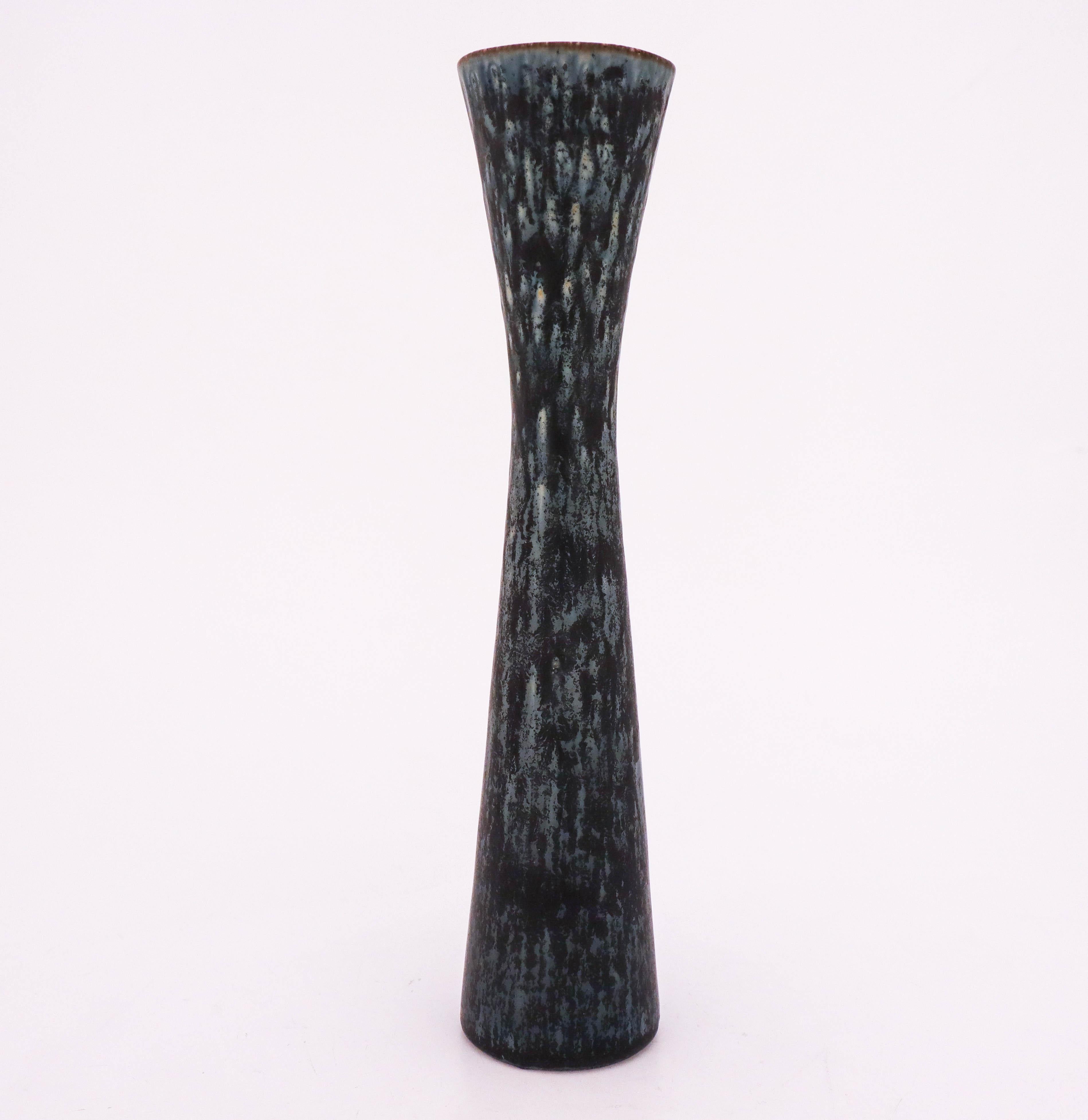 Midcentury Swedish vase in stoneware by Rörstrand, designed by Carl-Harry Stålhane. This tall and minimalistic vase has an excellent glaze and is in very good vintage condition.