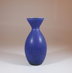 Carl-Harry Stålhane, Rörstrand, Blaue Steingutvase aus der Jahrhundertmitte