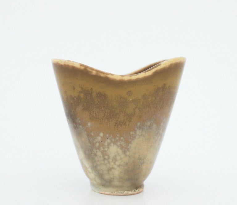 A vintage vase designed by Carl-Harry Stålhane at Rörstrand in the 20th midcentury, it´s 10,5 cm high and in very good condition except from some marks in the glaze from the production, that is why it is marked as 2nd quality. 

 