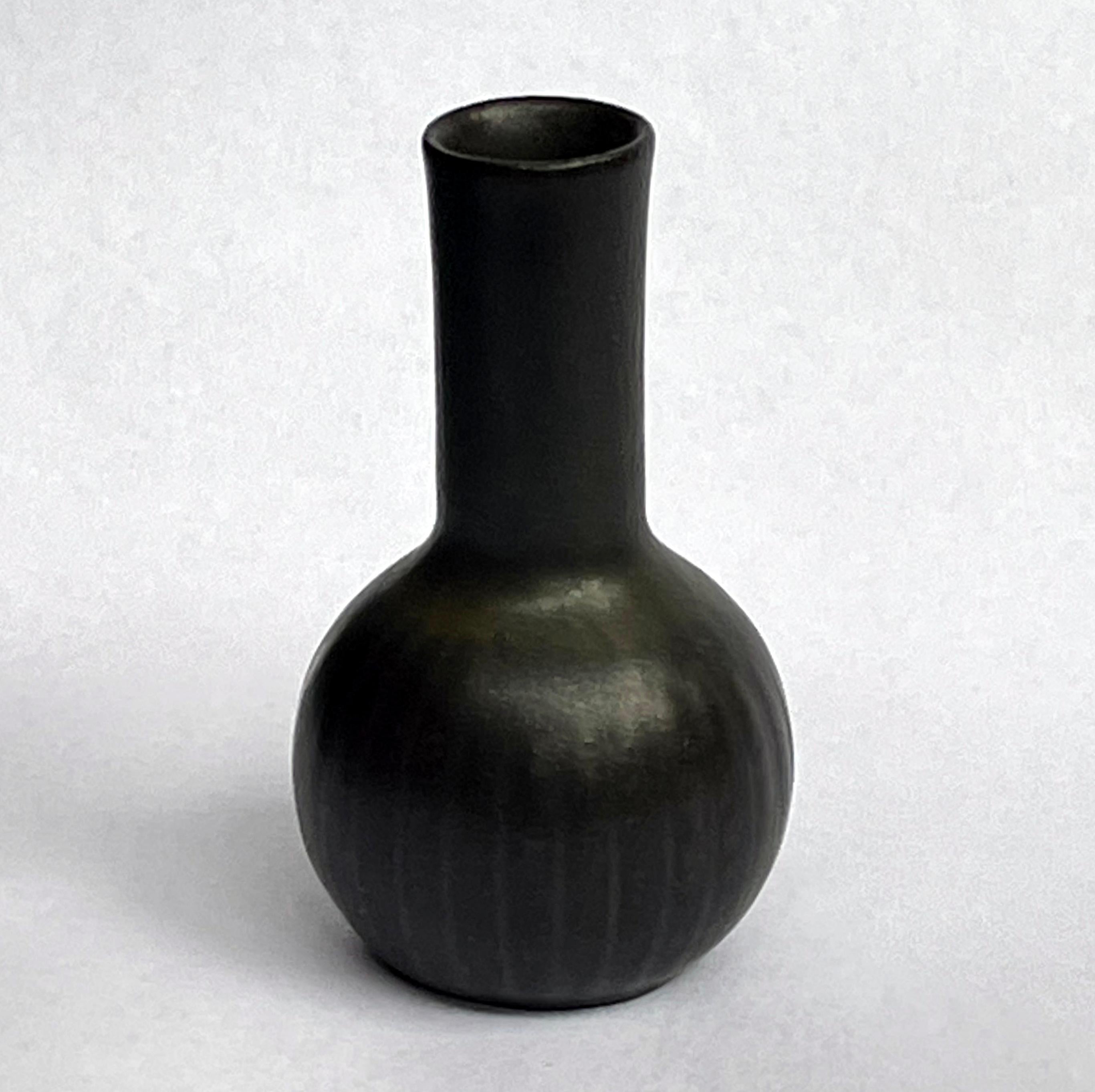 Scandinave moderne Carl-Harry Stålhane, Rörstrand Vase miniature en grès, années 1950 en vente