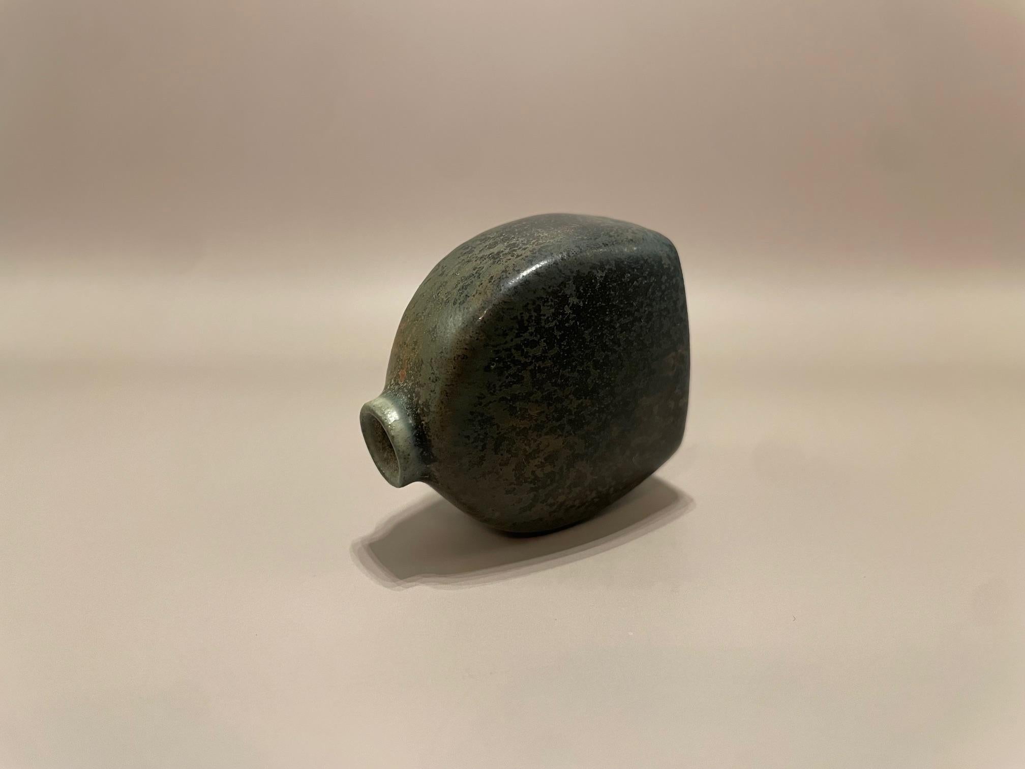 Metà XX secolo Carl-Harry Stålhane, Rörstrand - Vaso in miniatura in vendita