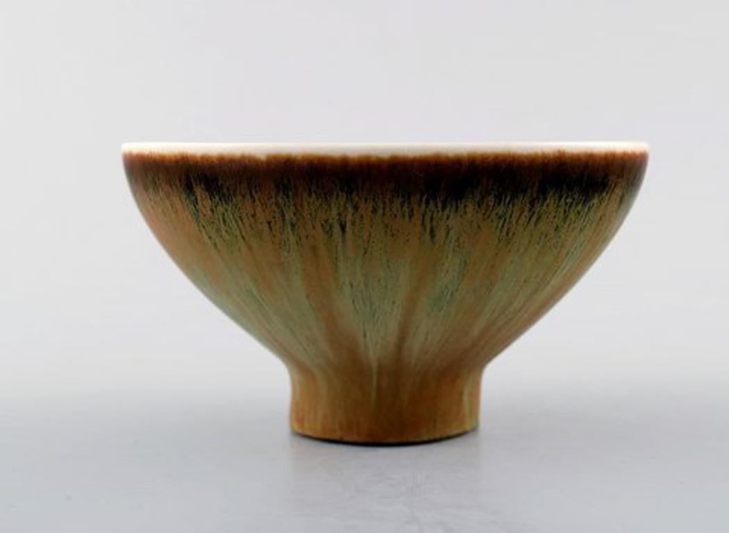 Carl-Harry Stålhane, Rörstrand/Rorstrand, ceramic bowl.
Beautiful glaze in brown shades.
Measures: 10.5 cm x 6 cm.
In very good condition, 2nd. factory quality.