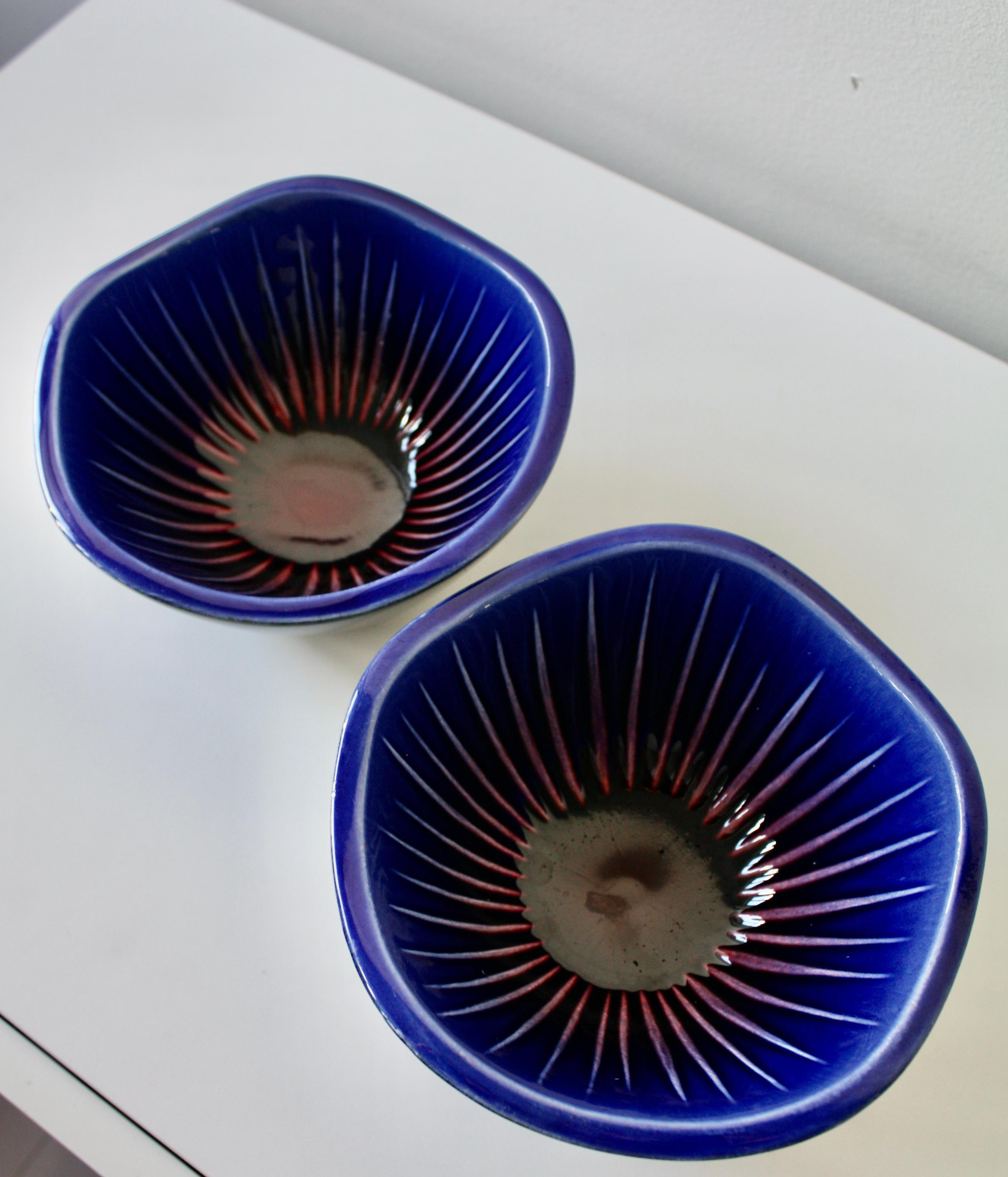 Mid-Century Modern Carl-Harry Stålhane Rörstrand Sparaxis Anemone Bowl, Sweden ca 1960s For Sale