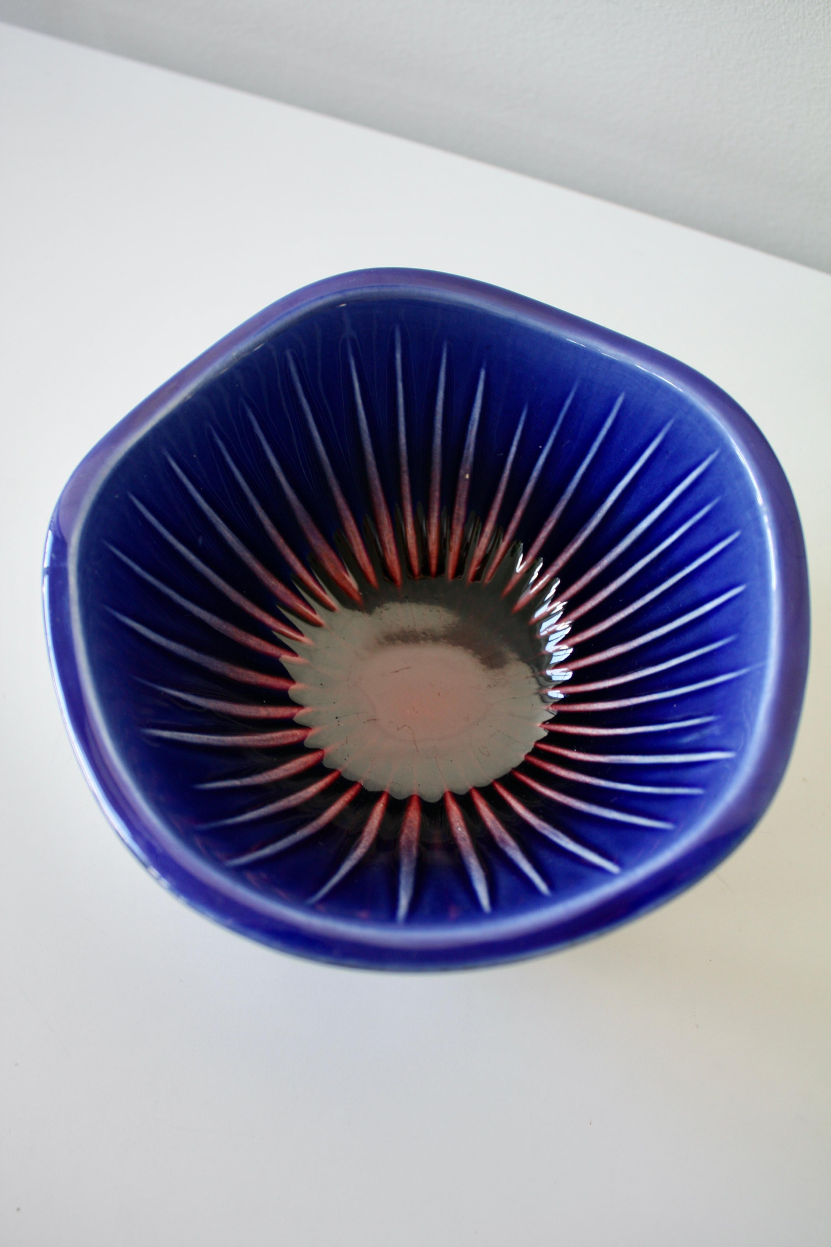 Carl-Harry Stålhane Rörstrand Sparaxis Anemone Bowl, Sweden ca 1960s In Good Condition For Sale In Västra Frölunda, SE