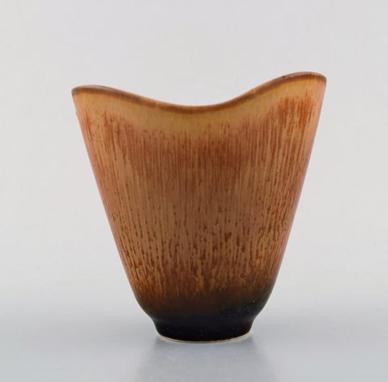 Carl Harry Stålhane/Stalhane, Rörstrand/Rorstrand stoneware vase. Beautiful hazel glaze.
In perfect condition, 2nd factory quality.
Measures 10 cm x 10.5 cm.
