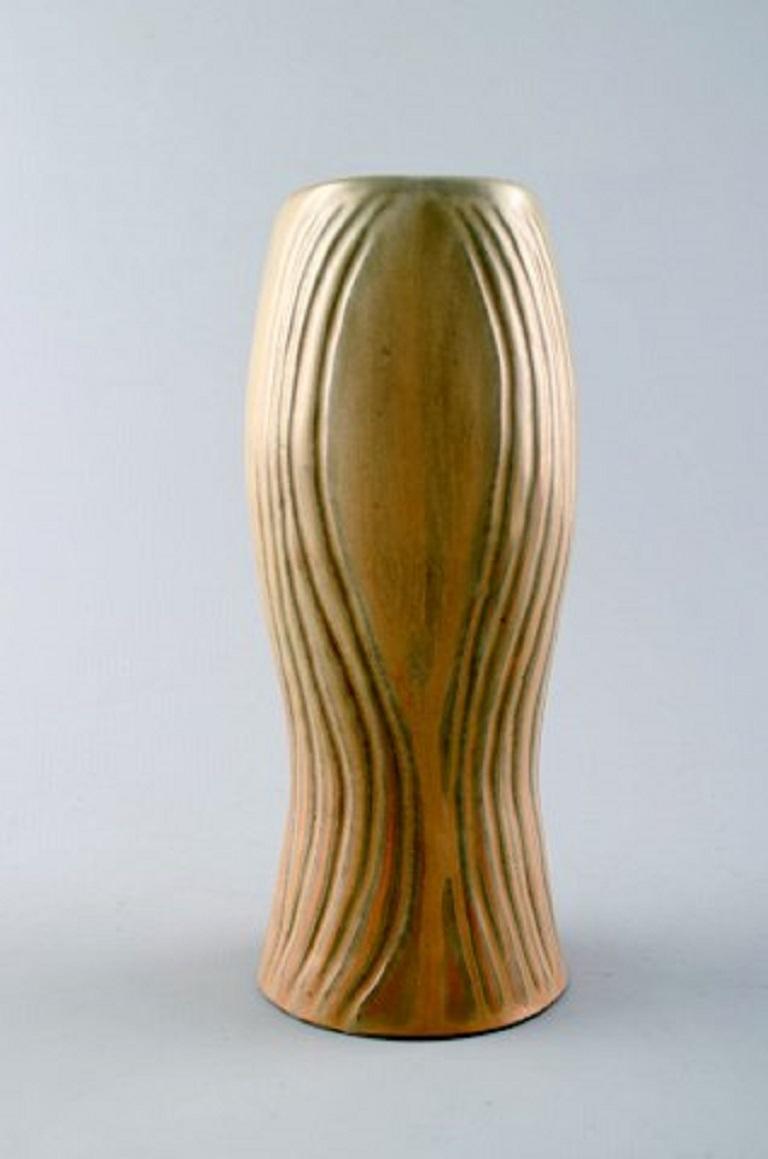 Carl Harry Stålhane/Stalhane, Rörstrand/Rorstrand stoneware vase. Rare form.
In perfect condition, 2nd. factory quality.
Measures 18 cm. x 10 cm.
Stamped.