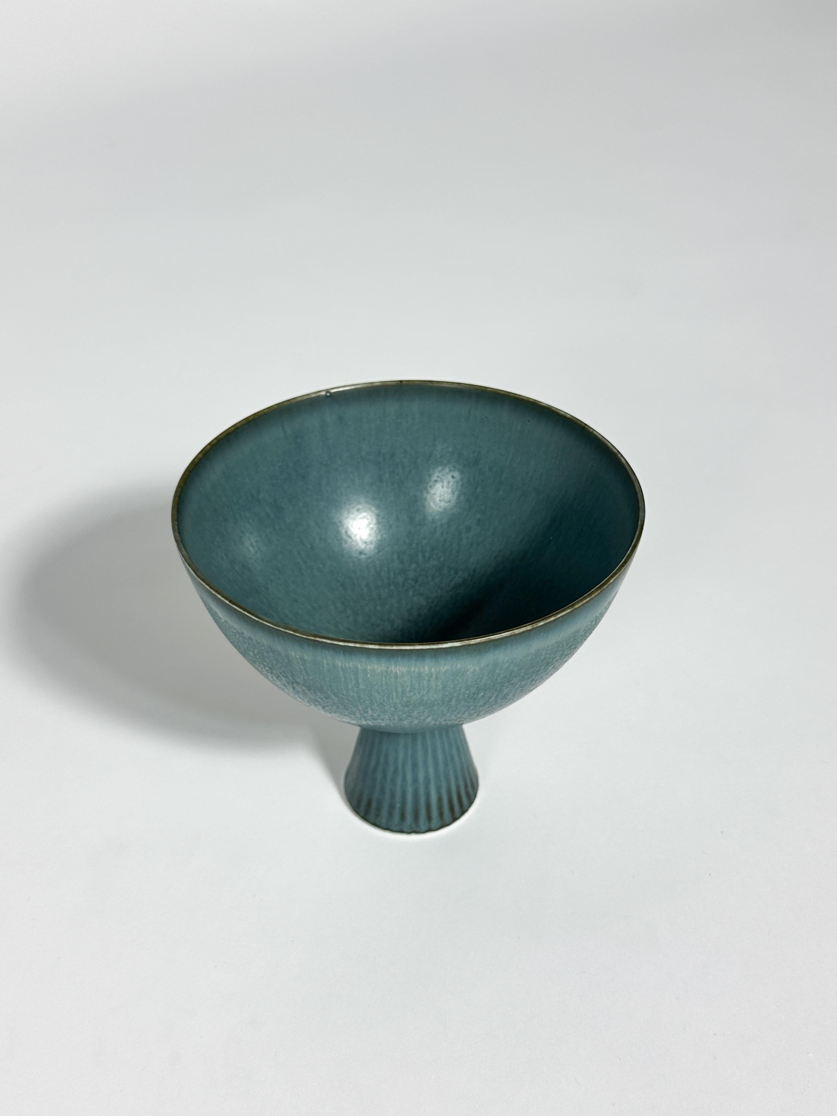 Scandinavo moderno Ciotola in gres Carl Harry Stalhane con piede Rörstrand Svezia 1950s in vendita