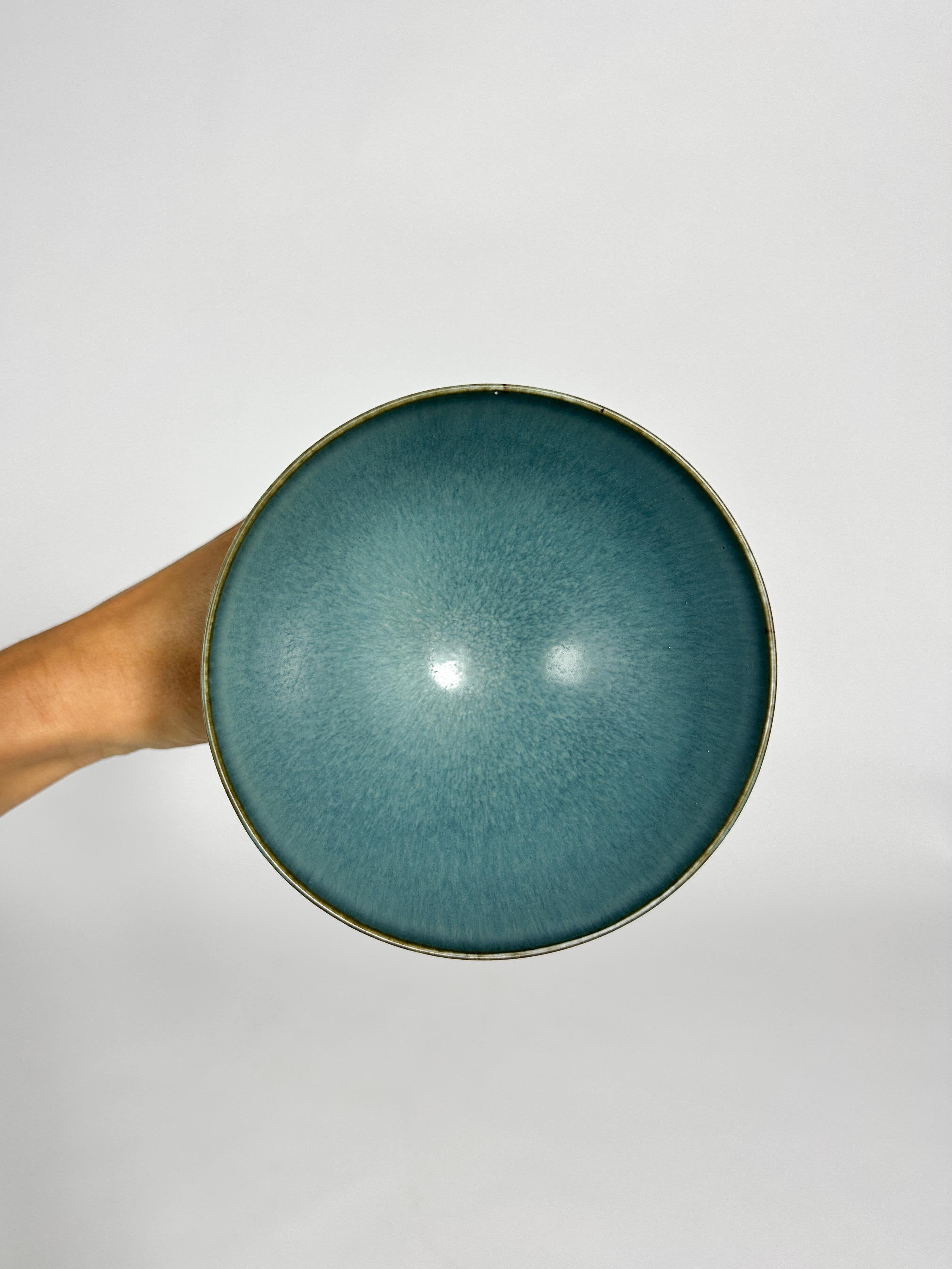 Svedese Ciotola in gres Carl Harry Stalhane con piede Rörstrand Svezia 1950s in vendita