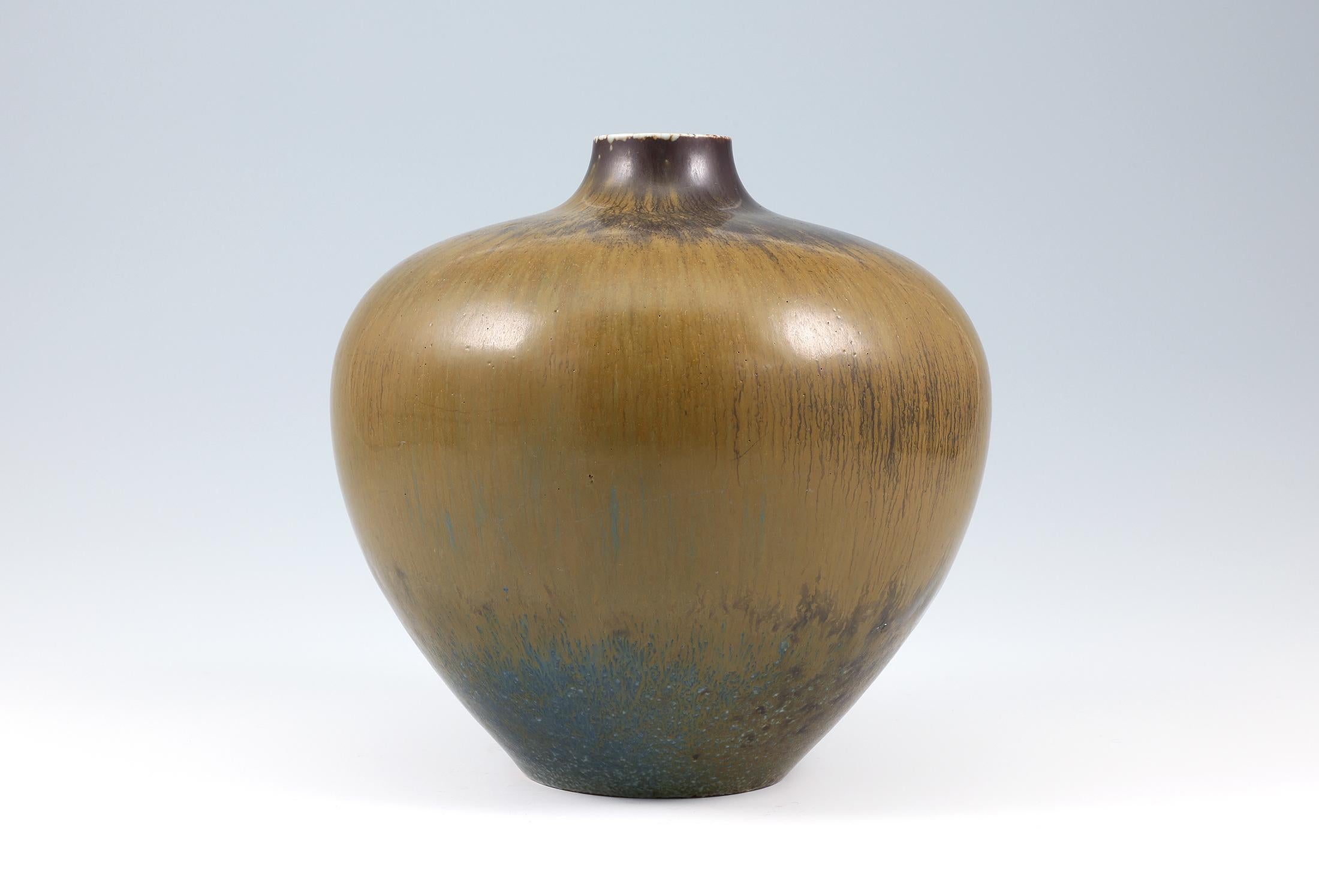 Carl-Harry Stalhane, Stoneware Vase Handmade Work Rörstrand, Sweden 1950's In Good Condition For Sale In Tokyo, 13