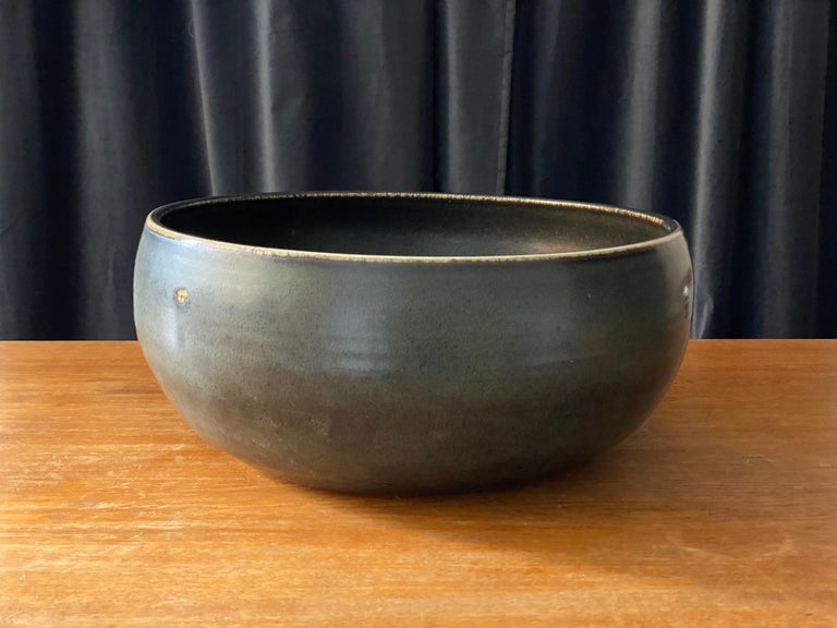 Mid-Century Modern Carl-Harry Stålhane, Unique Large bowl, Green Glazed Ceramic, Rörstands, 1960 For Sale
