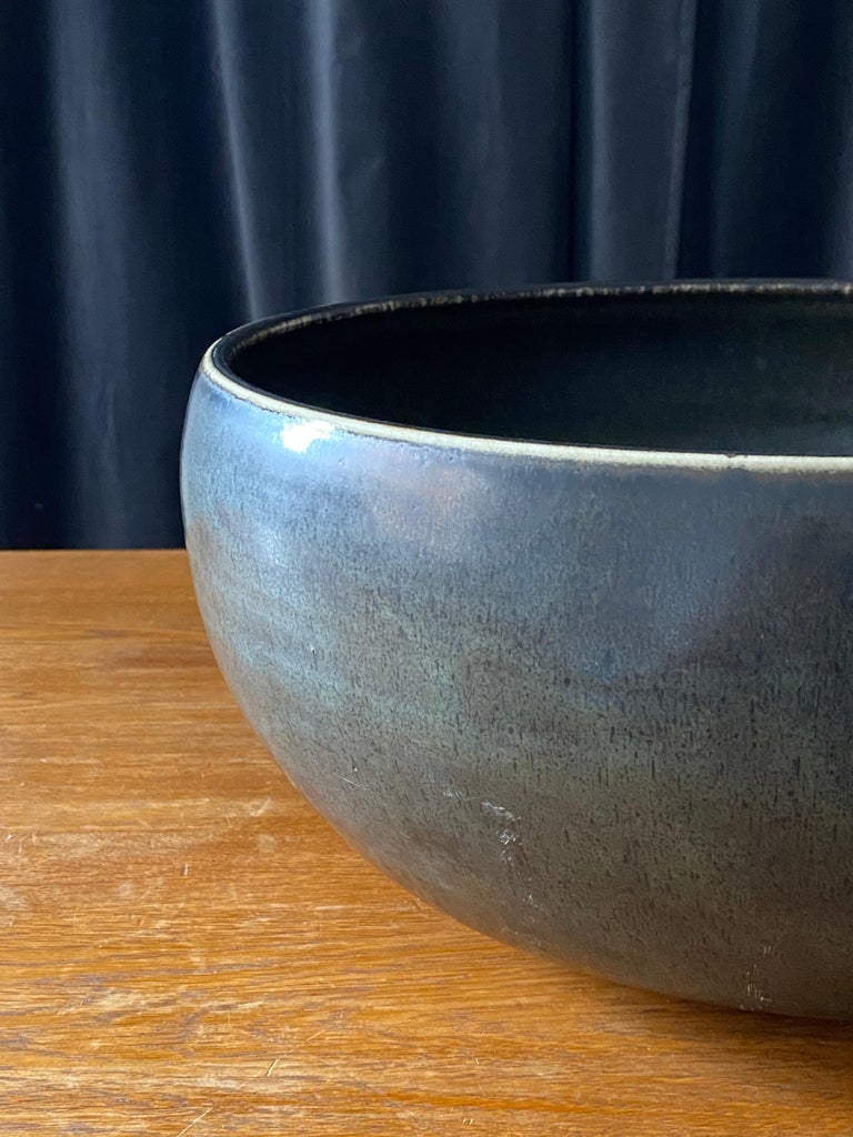 Carl-Harry Stålhane, Unique Large bowl, Green Glazed Ceramic, Rörstands, 1960 In Good Condition For Sale In West Palm Beach, FL