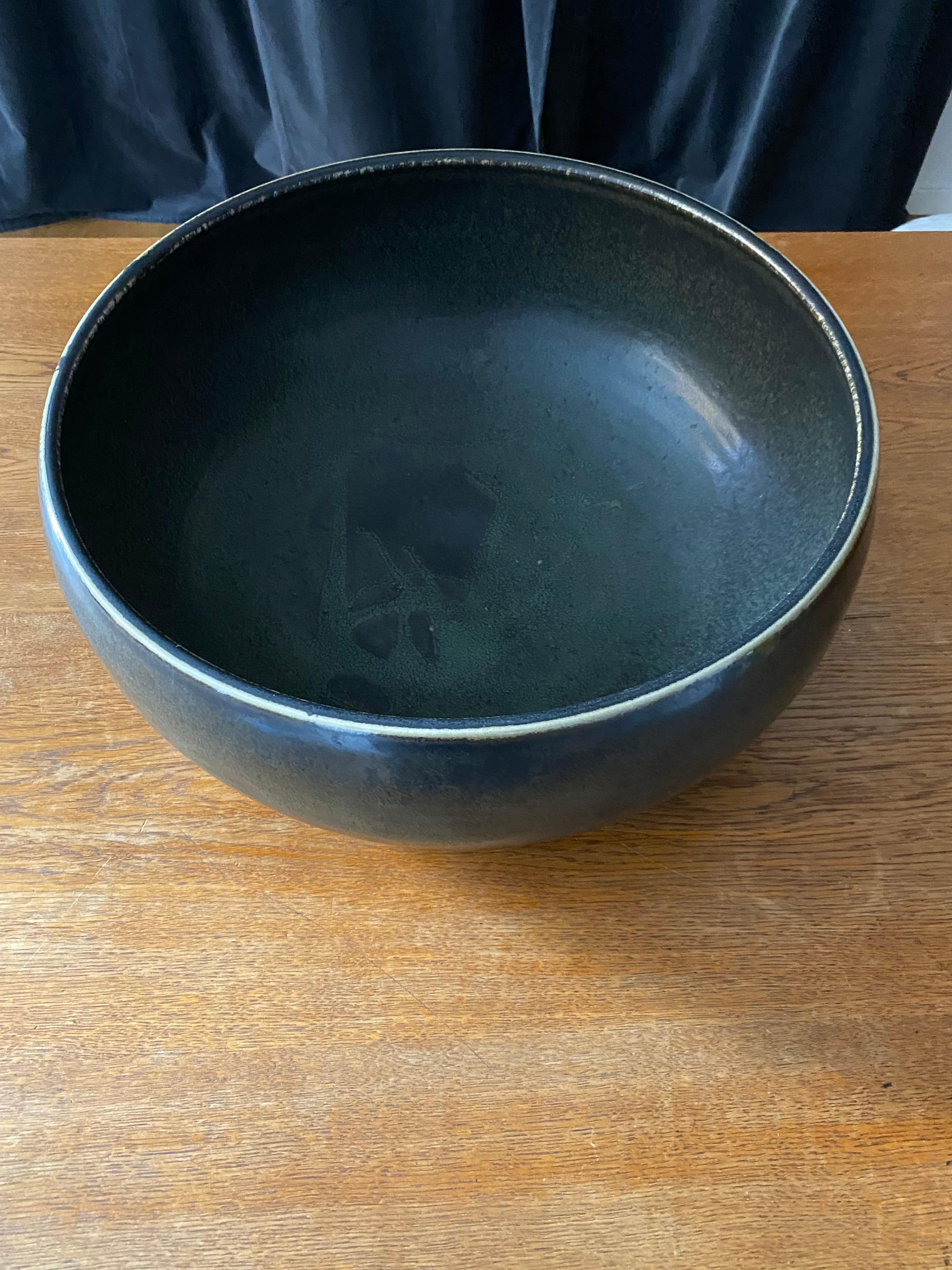 Mid-20th Century Carl-Harry Stålhane, Unique Large bowl, Green Glazed Ceramic, Rörstands, 1960