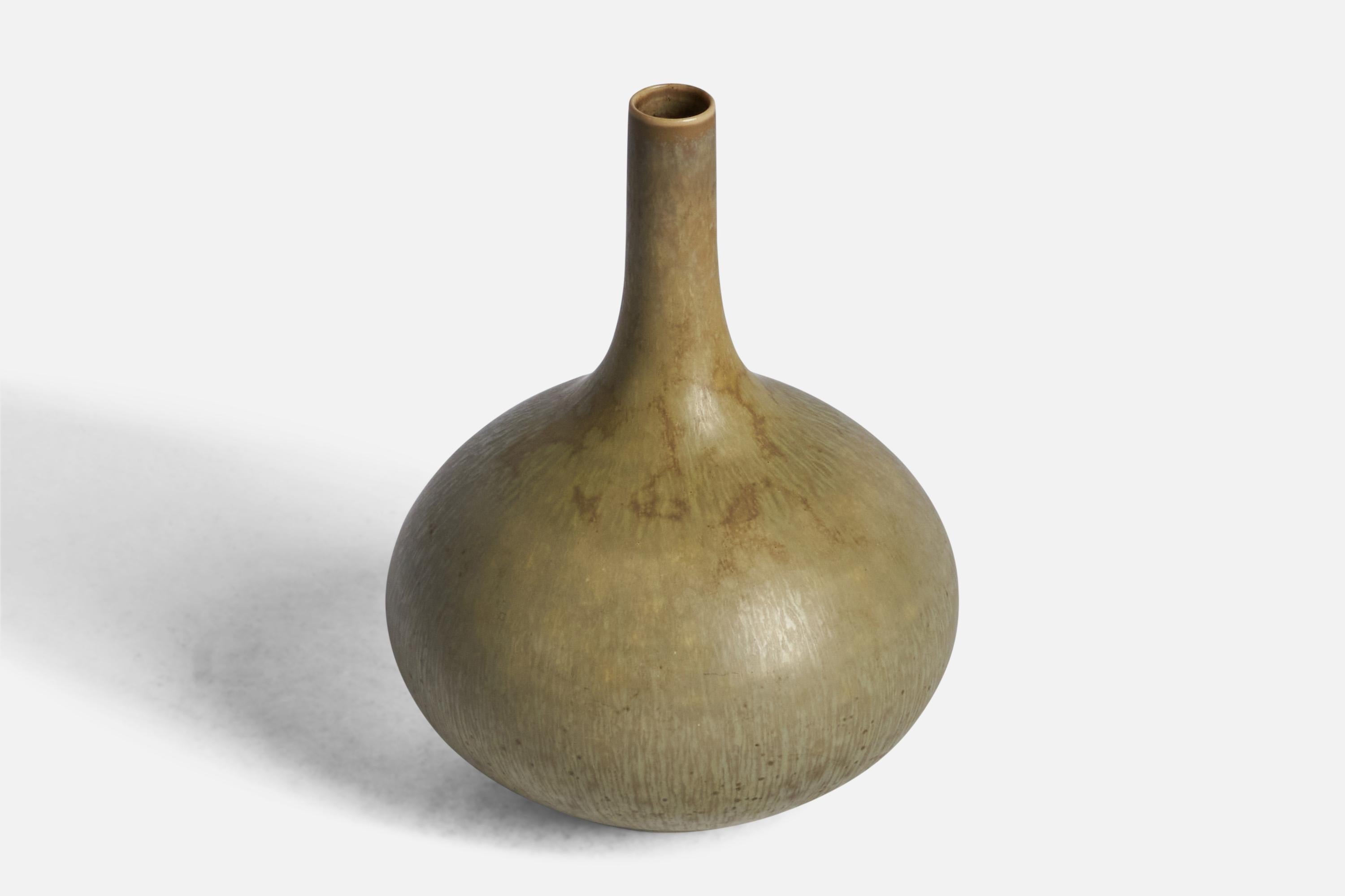 Carl-Harry Stålhane, Einzigartige Vase, Steingut, Schweden, 1950er Jahre im Zustand „Gut“ im Angebot in High Point, NC