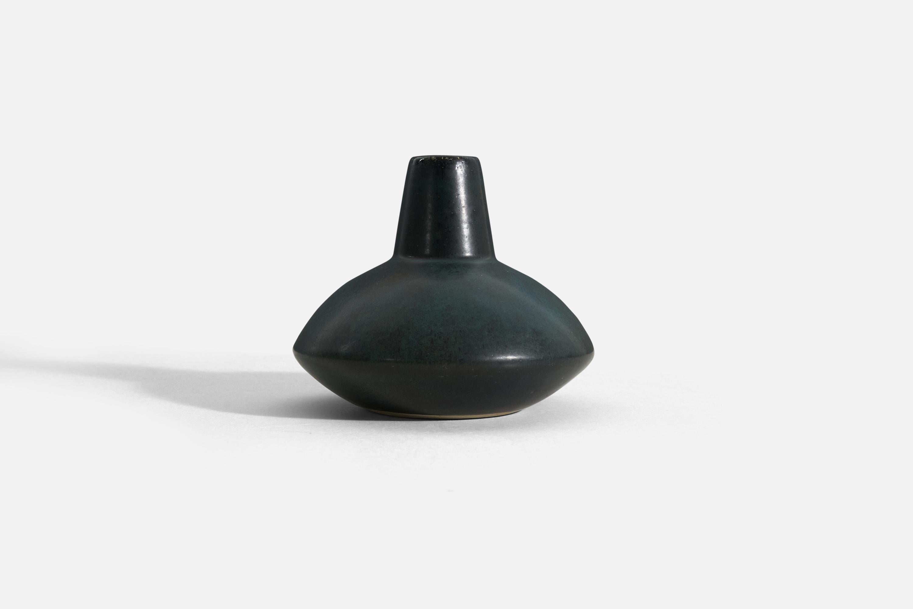 Mid-Century Modern Carl-Harry Stålhane, Vase, Black-Glazed Stoneware, Rörstrand, Sweden, 1960s For Sale
