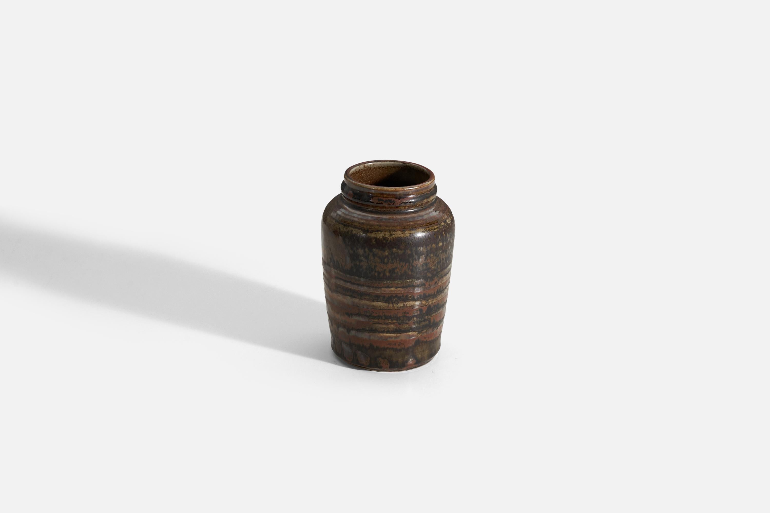 Carl-Harry Stålhane, Vase, Brown-Glazed Stoneware, Rörstrand, Sweden, 1960s In Good Condition For Sale In High Point, NC