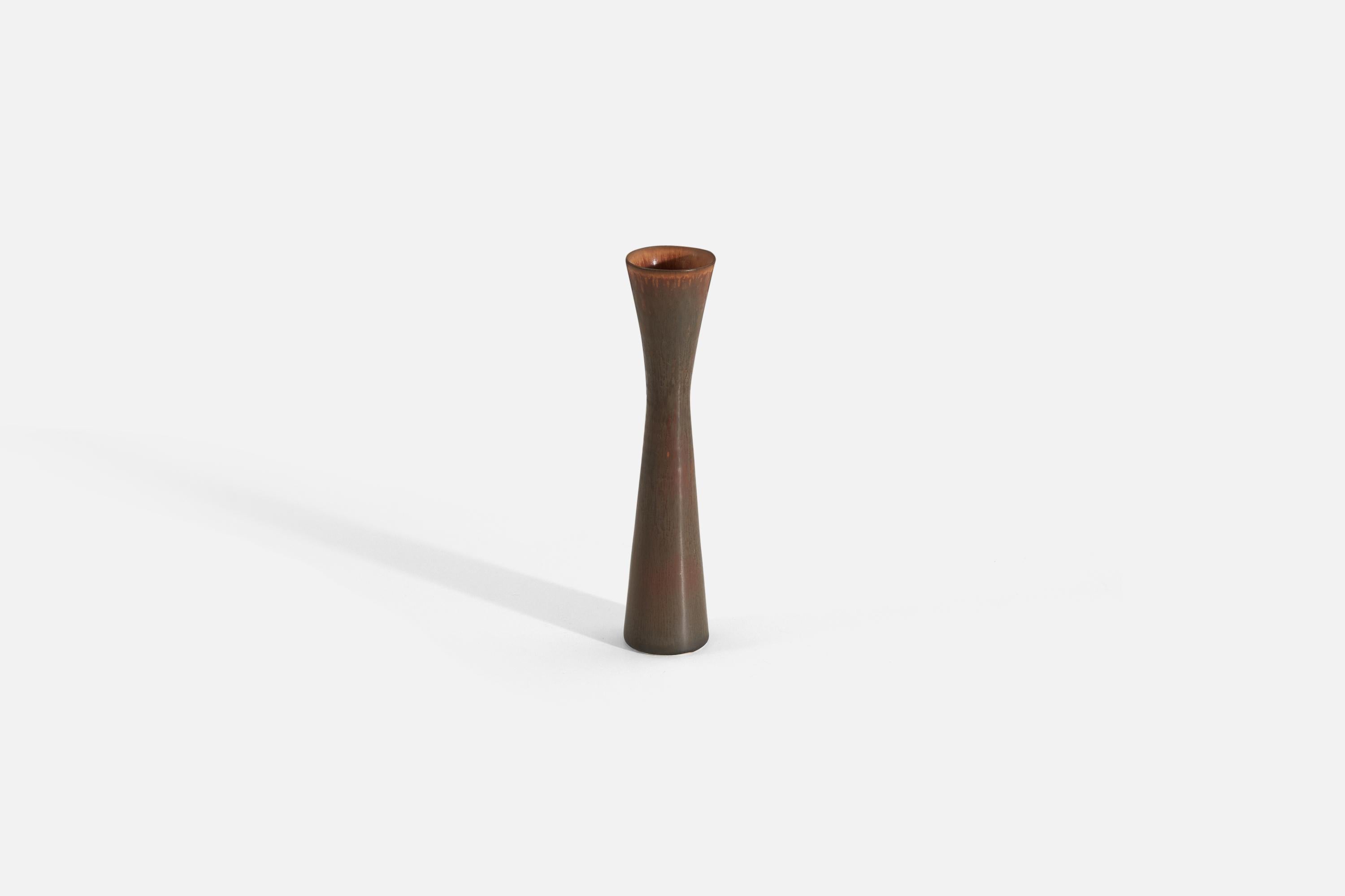 A brown-glazed stoneware vase designed by Carl-Harry Stålhane, Rörstrand, Sweden, 1960s.