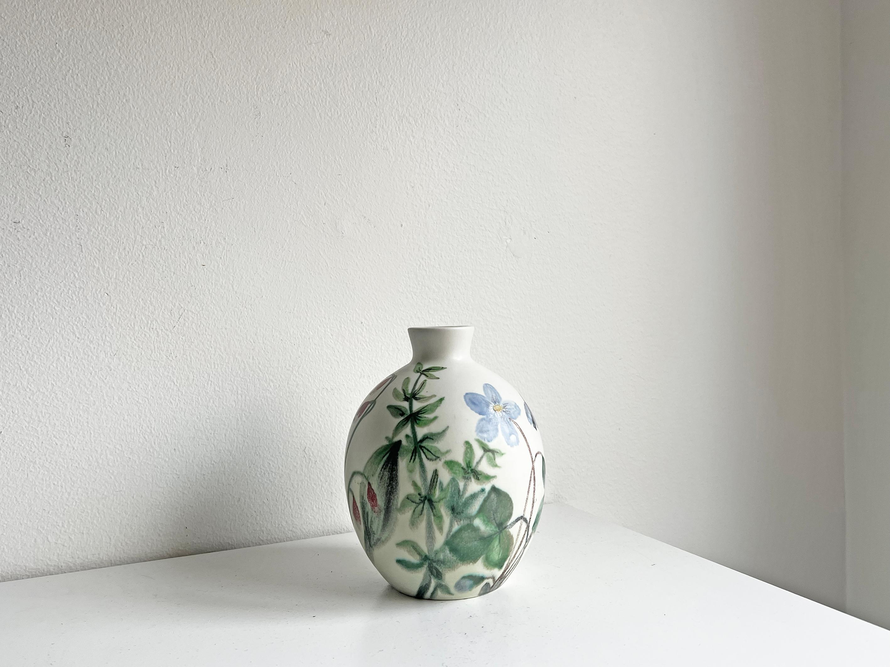 Carl-Harry Stålhane Vase Produced by Rörstrand in Sweden In Good Condition For Sale In Örebro, SE