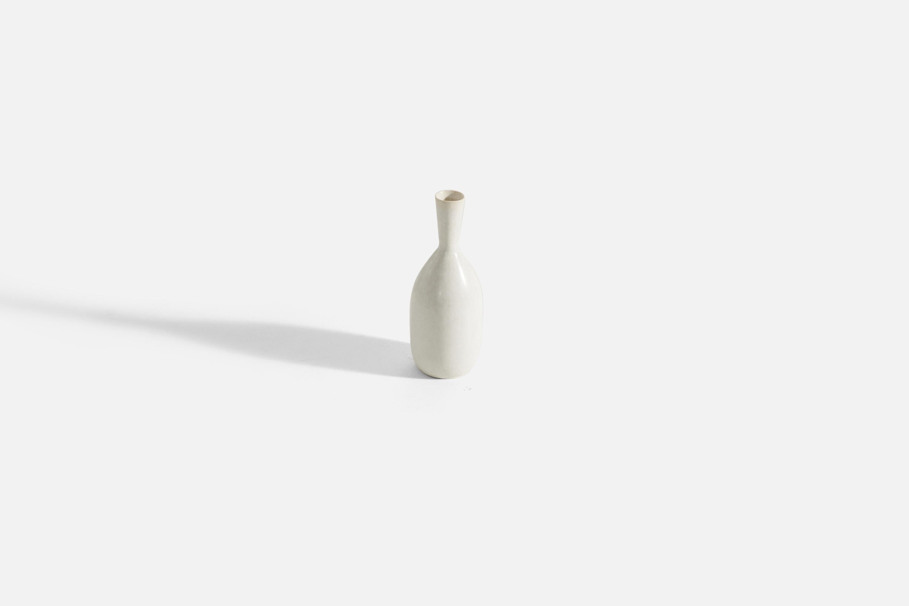 Mid-Century Modern Carl-Harry Stålhane, Vase, White-Glazed Stoneware, Rörstrand, Sweden, 1960s For Sale