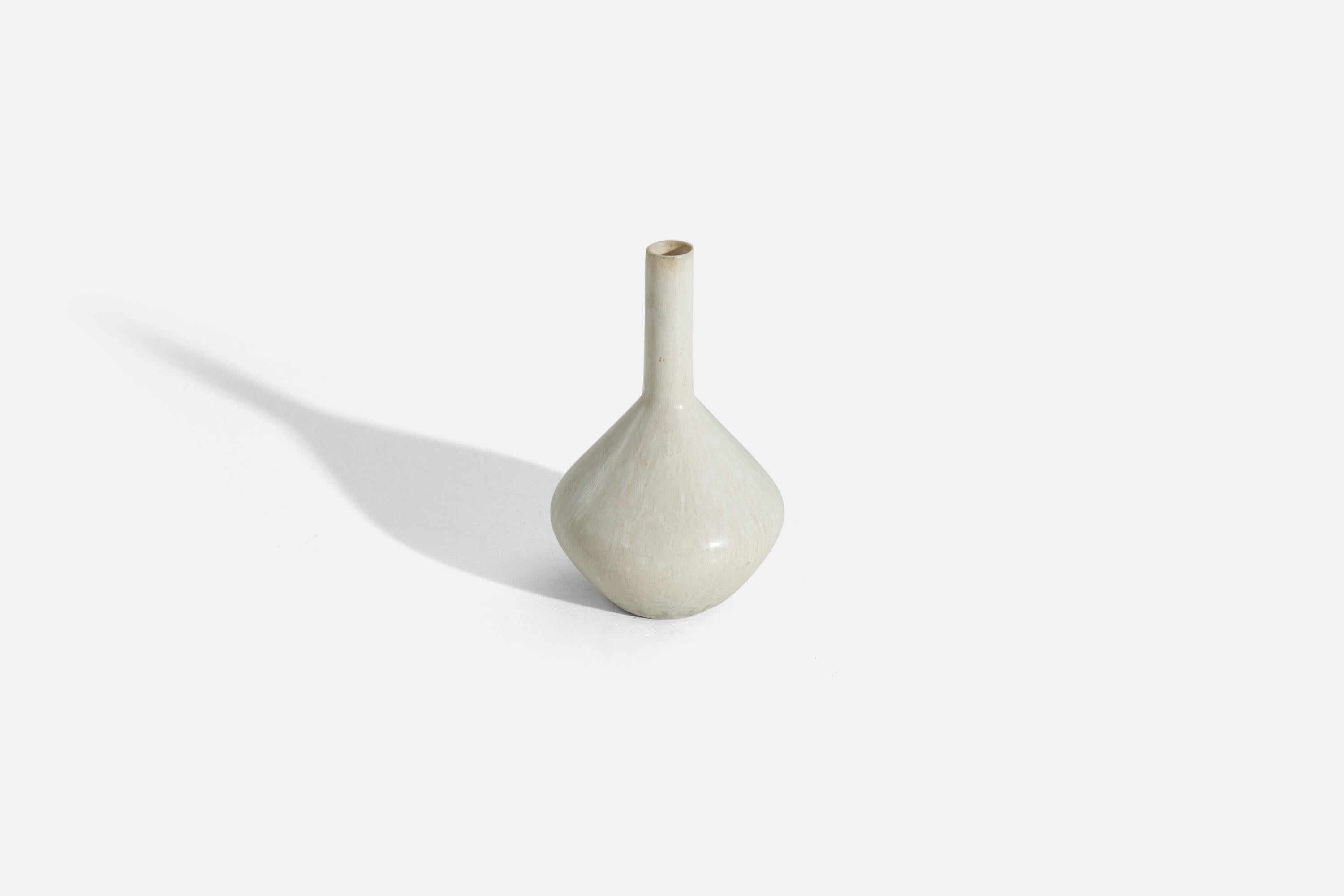 Mid-Century Modern Carl-Harry Stålhane, Vase, White-Glazed Stoneware, Rörstrand, Sweden, 1960s For Sale
