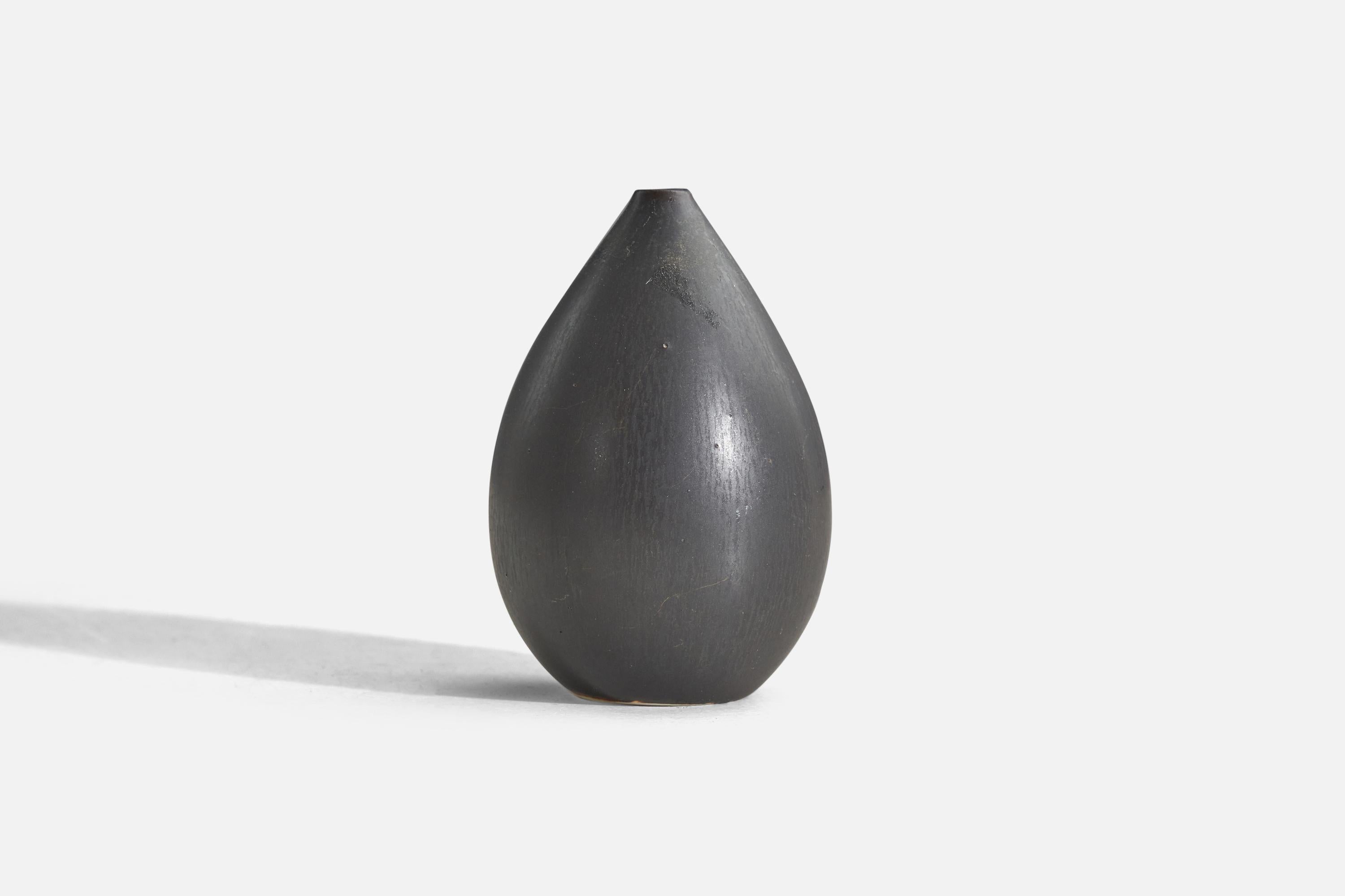 Carl-Harry Stålhane, Vases, Black-Glazed Stoneware, Rörstrand, Sweden, 1960s In Good Condition For Sale In High Point, NC