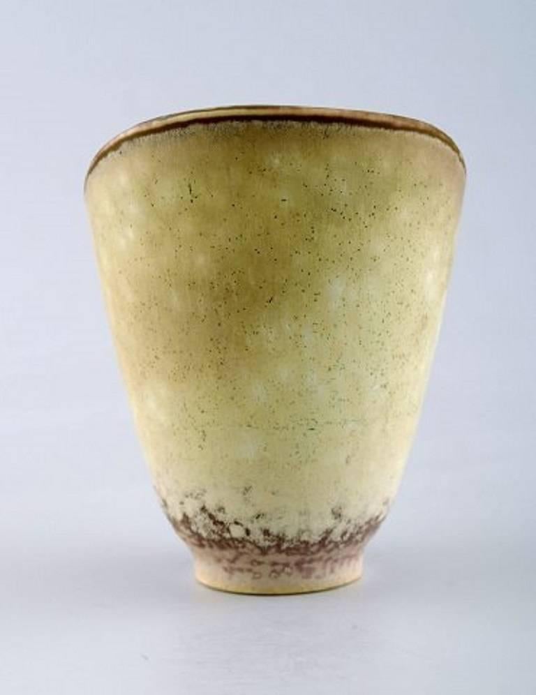 Carl Harry Stålhane, Rörstrand stoneware vase.
In perfect condition, 1st. assortment.
Measures: 11 x 10 cm.
Stamped.