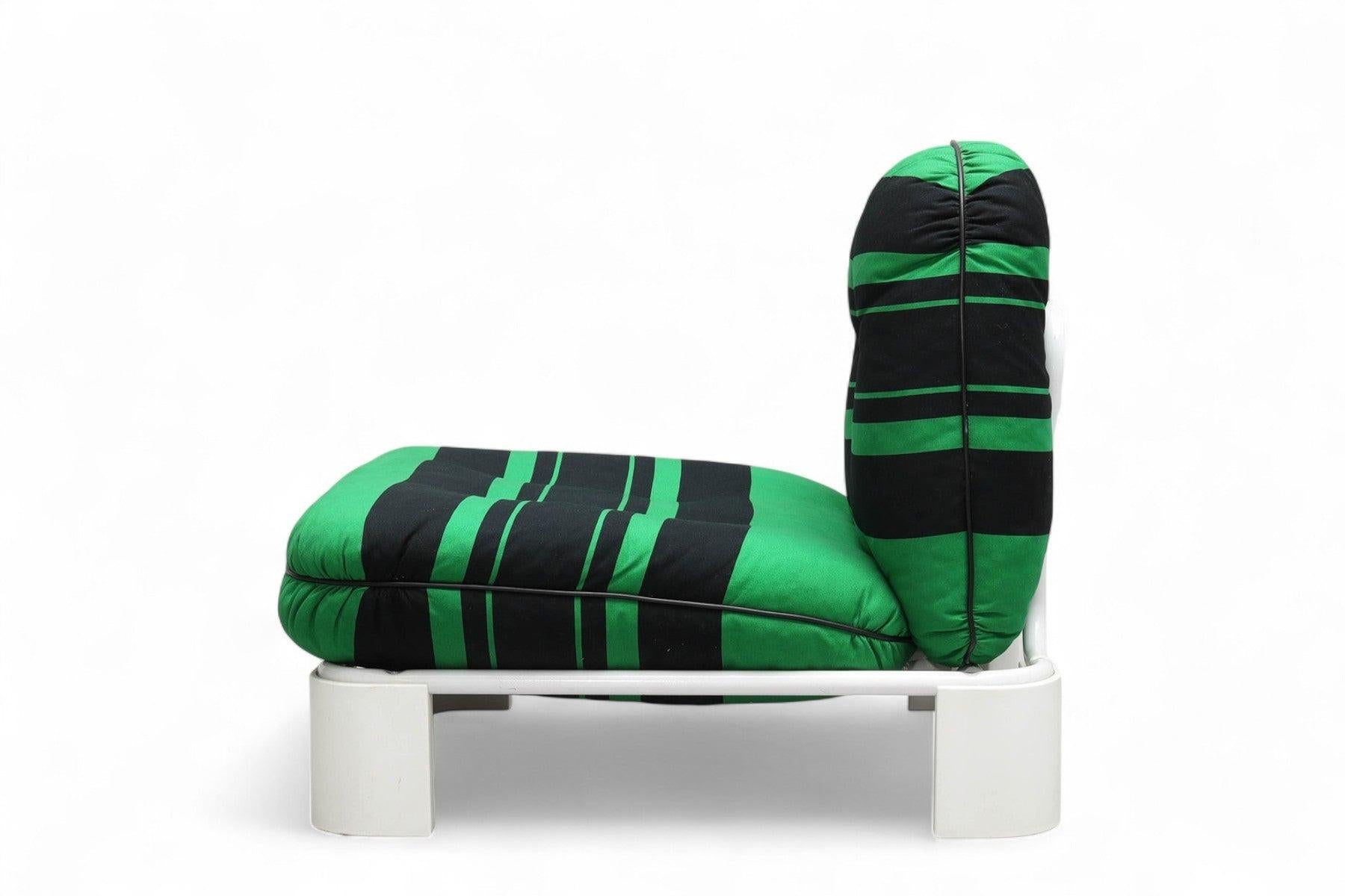 Herkunft: Schweden
Designer: Carl-Henrik Spak
Hersteller: Ulferts Fabrikant AB, Tibro
Epoche: 1972
MATERIALIEN: Teakholz
Abmessungen: 29,5