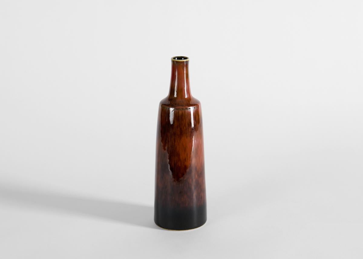 Carl-Henry Stalhane, Vase en forme de bouteille avec glaçure Brown/jaune, Suède, années 1960 Bon état - En vente à New York, NY