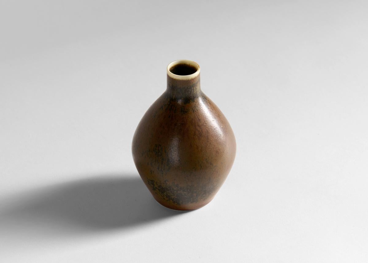 Scandinavo moderno Carl-Henry Stalhane, Vaso smaltato marrone, Svezia, anni '60 in vendita