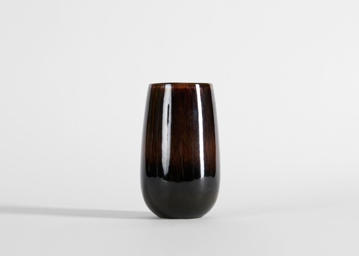 Carl-Henry Stalhane, Jarrón esmaltado marrón oscuro, Suecia, años 60 Escandinavo moderno en venta