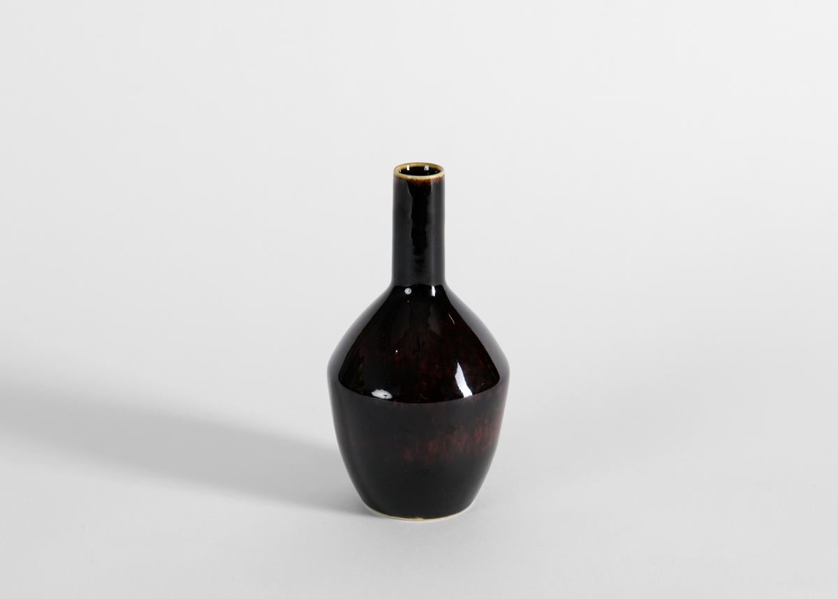 Carl-Henry Stalhane, Vaso a collo lungo smaltato marrone, Svezia, anni '60 In condizioni buone in vendita a New York, NY