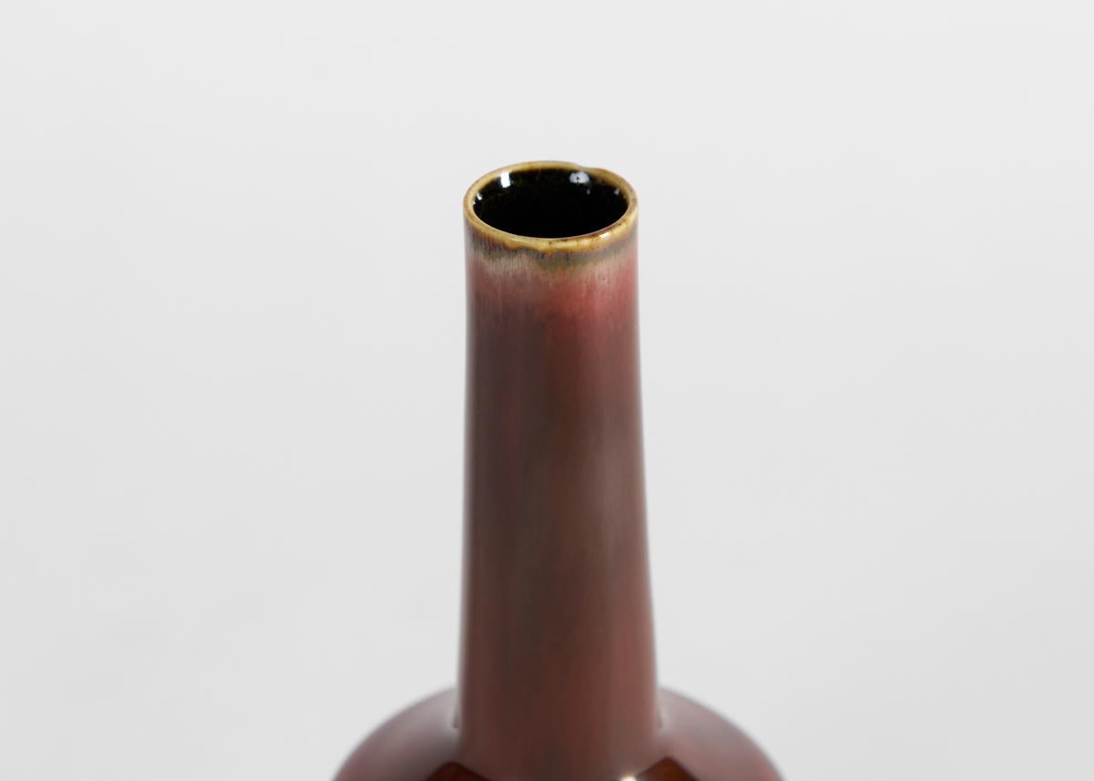 Carl-Henry Stalhane, Langhalsvase mit Honey-Glasur, Schweden, 1960er Jahre (Glasiert) im Angebot