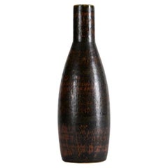Carl-HenRY Stalhane, Vaso a collo lungo con smalto marrone, Svezia, anni '60