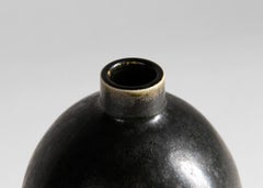 Carl-Henry Stalhane, runde schwarz glasierte Vase, Schweden, 1960er Jahre