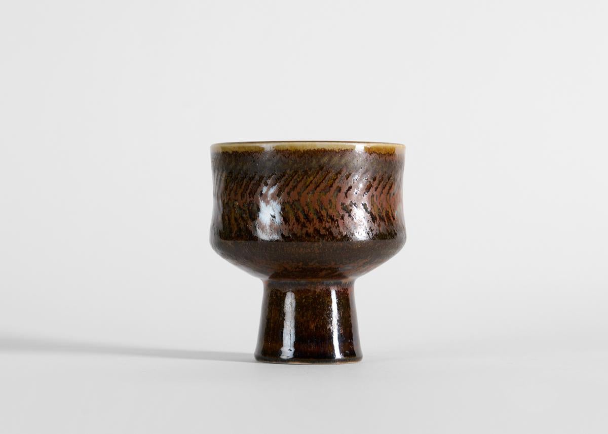 Scandinavo moderno Carl-Henry Stalhane, Vaso a stelo con smalto colorato, Svezia, anni '60 in vendita