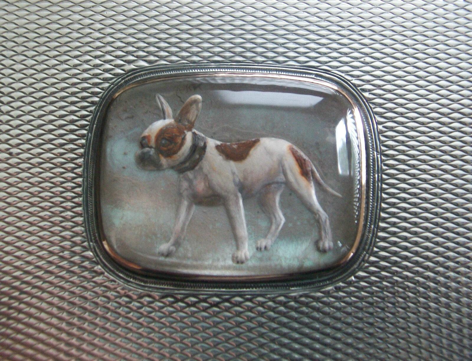 CARL HEISS - Antique - finest quality - silver and rose gold hinged snuff box with delicate diamond tooled surface - reverse painted French Bulldog on Rock Crystal Intaglio (often called 'Essex Crystal') - bezel set in rose gold and backed with