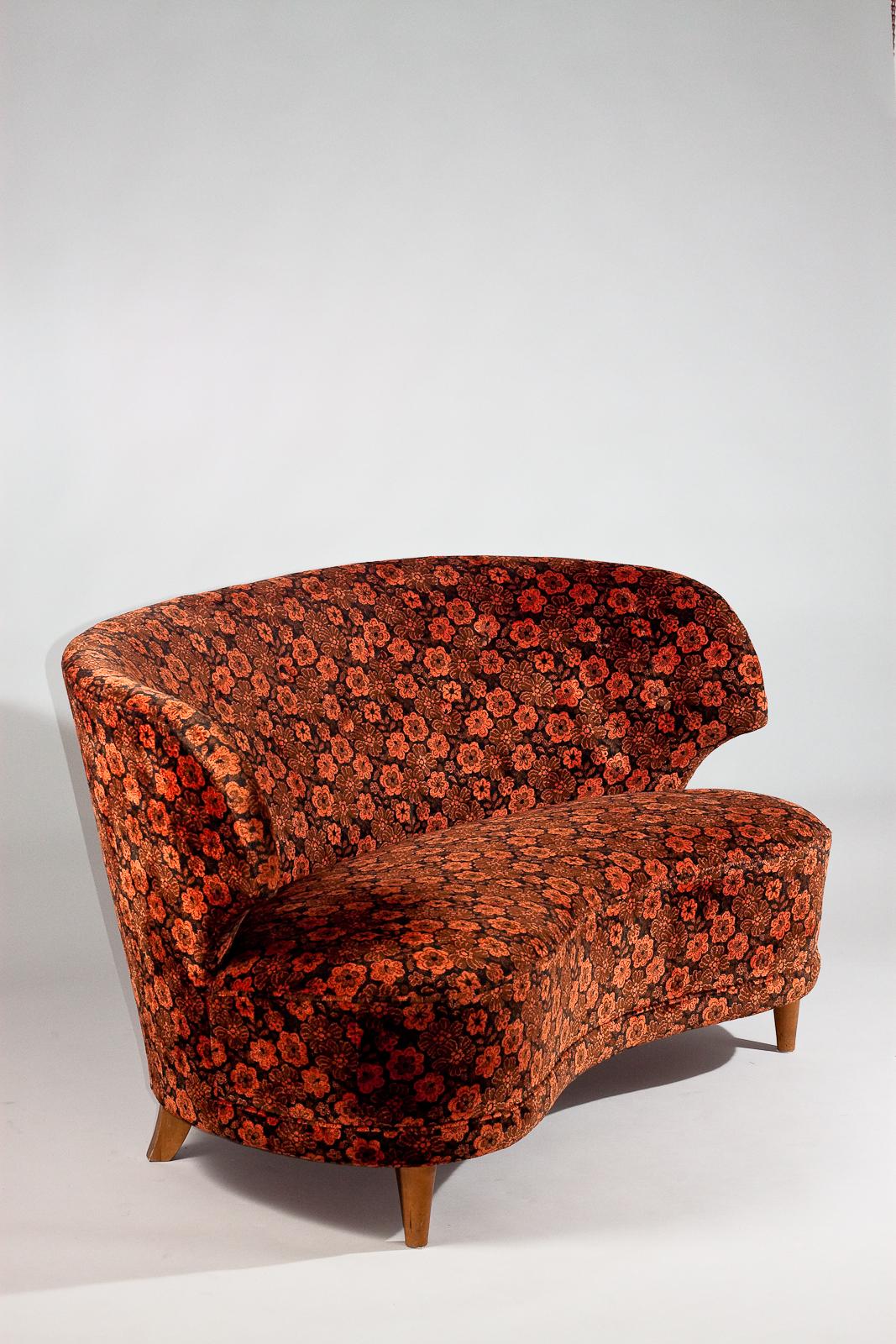 Carl-Johan Boman, finnisches geschwungenes Sofa aus den 1940er Jahren für Boman OY im Angebot 7