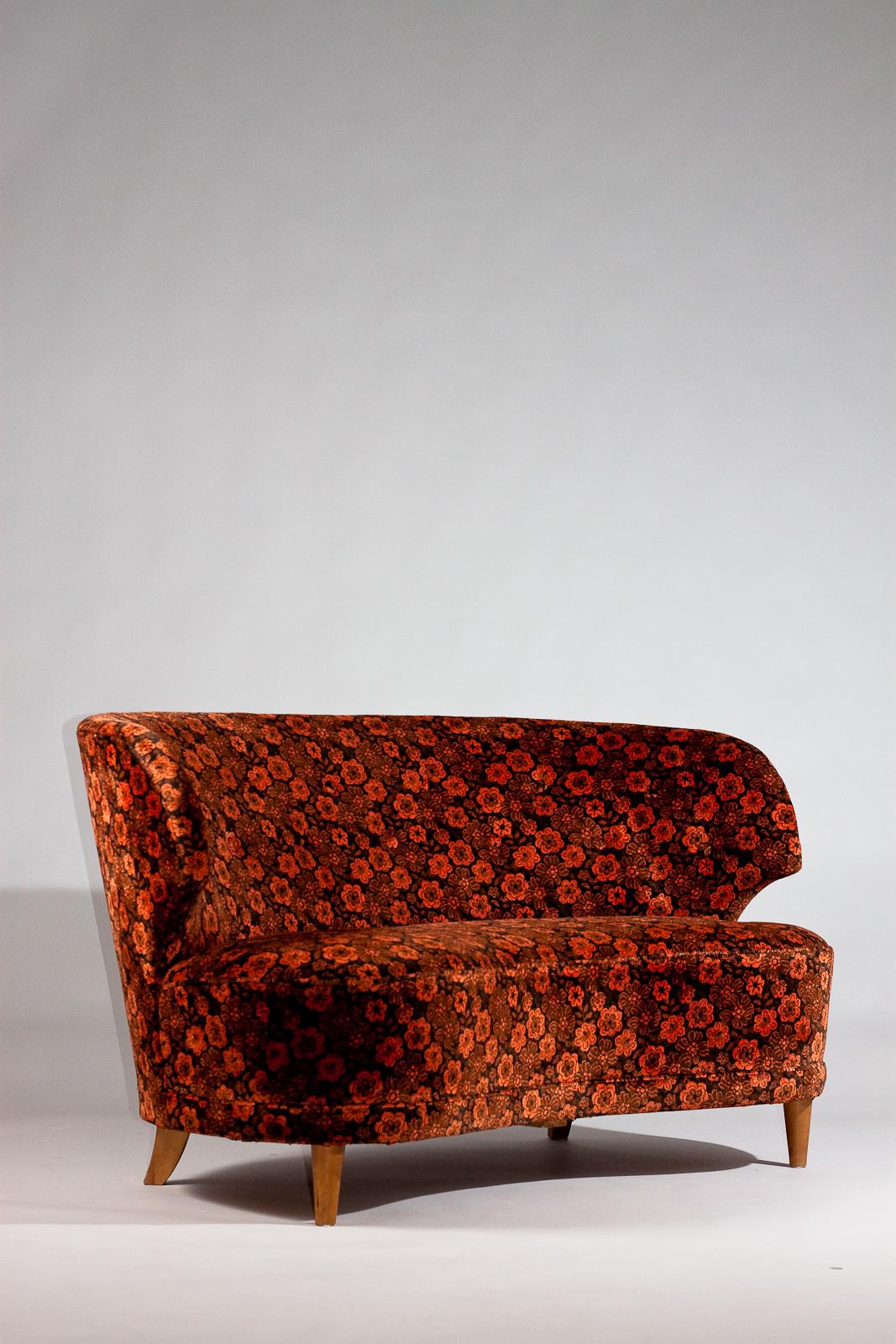 Carl-Johan Boman, finnisches geschwungenes Sofa aus den 1940er Jahren für Boman OY im Angebot 11