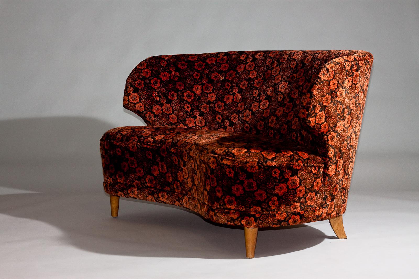 Carl-Johan Boman, finnisches geschwungenes Sofa aus den 1940er Jahren für Boman OY (Mitte des 20. Jahrhunderts) im Angebot