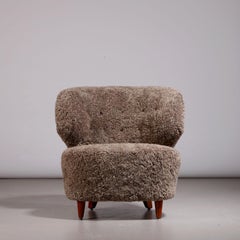 Carl-Johan Boman Finnischer geschwungener Easy Chair aus Sahara-Schaffell, 1940er Jahre