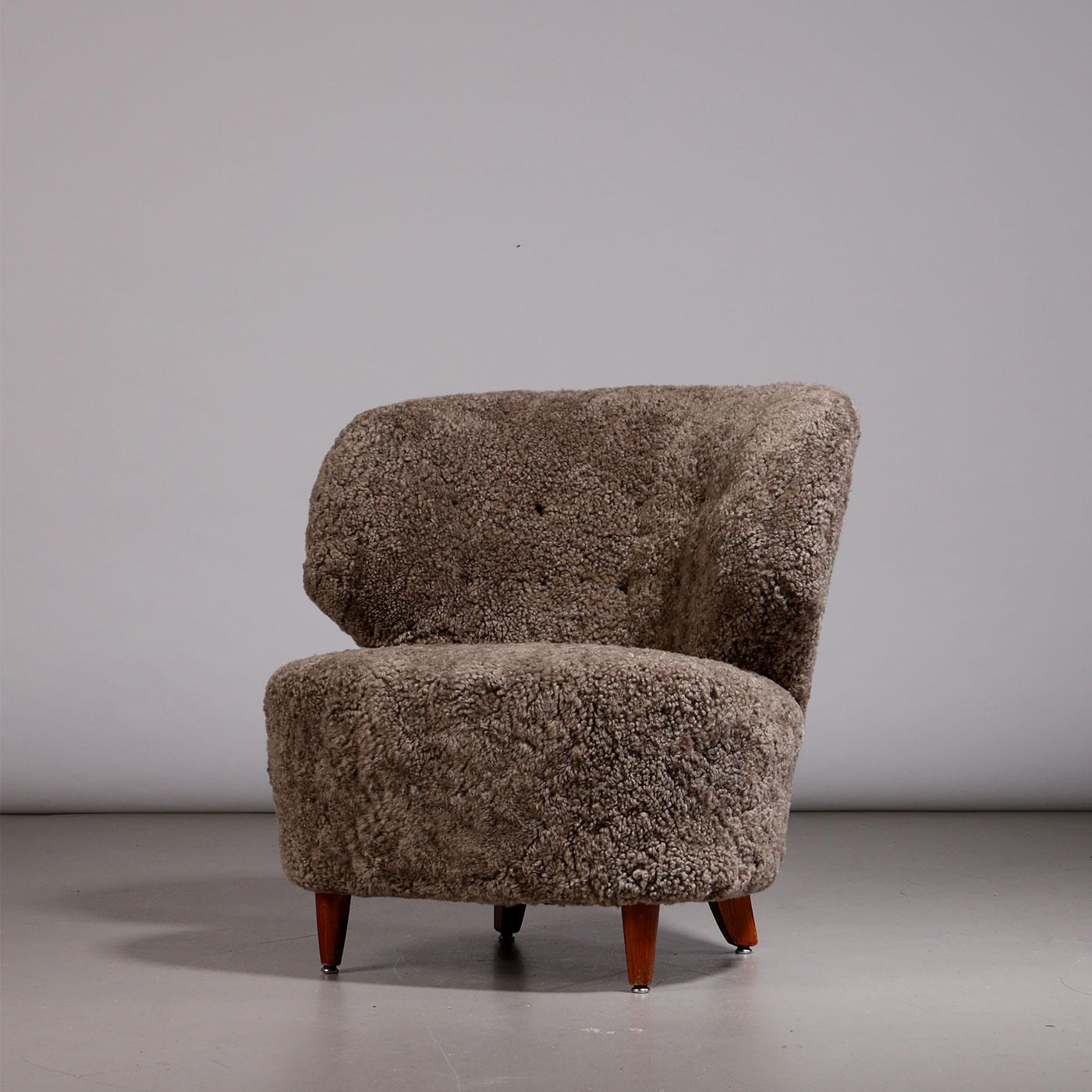 Carl-Johan Boman Pair of Finnish Curved Easy Chairs in Sahara Sheepskin, 1940s Escandinavo moderno en venta