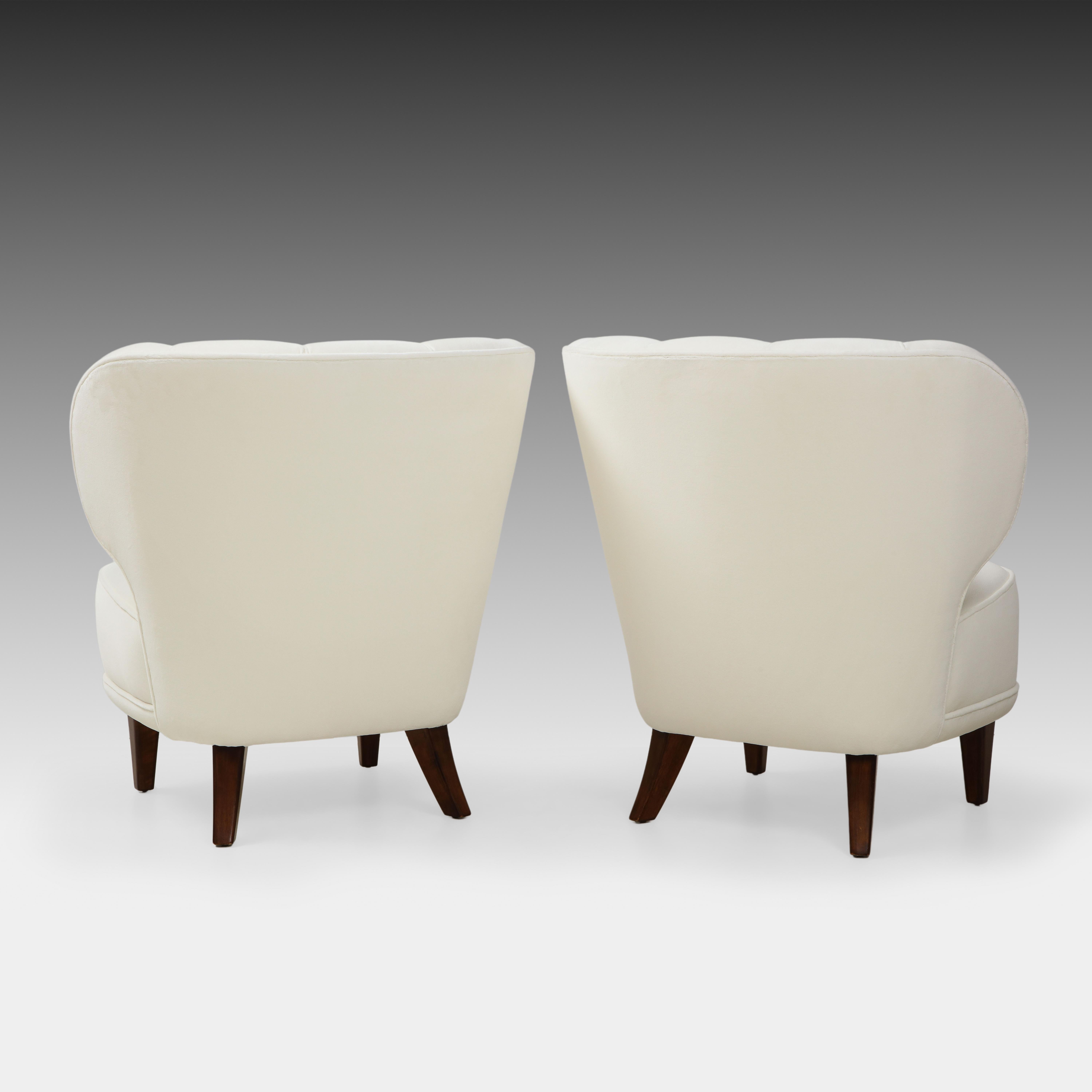 Carl-Johan Boman Rare Pair of Ivory Velvet Tufted Easy Chairs, Finland, 1940s In Good Condition For Sale In New York, NY