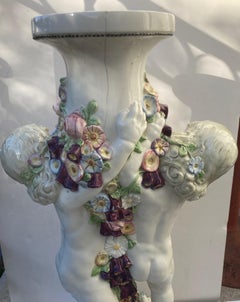 Carl 'Klimt' Stand in ceramica/ceramica smaltata, Colonna con Putti/Putto, Fiore