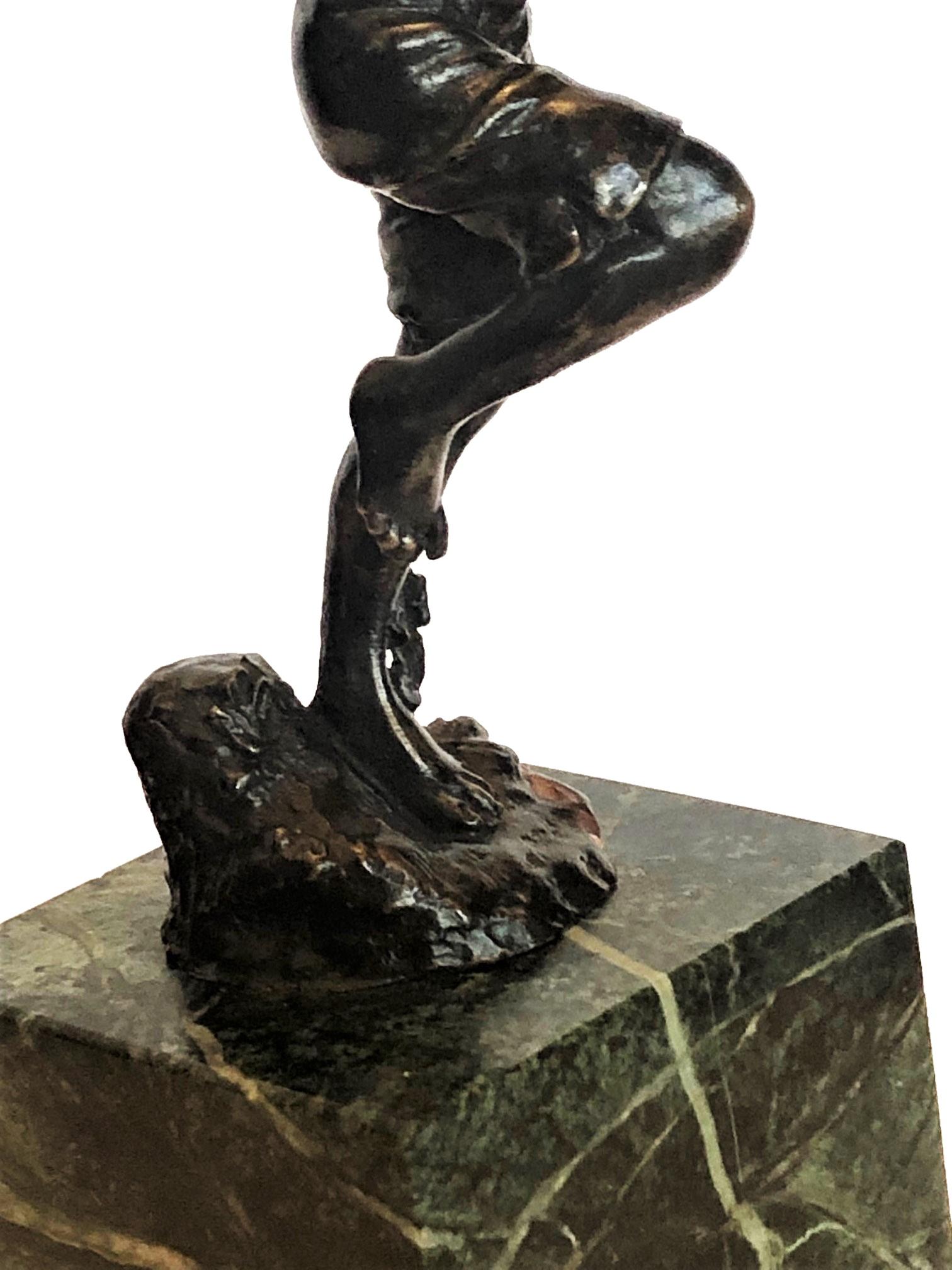 Carl Kauba, „Frightened by the Frog“, Wiener Bronzeskulptur, um 1915 (Jugendstil) im Angebot