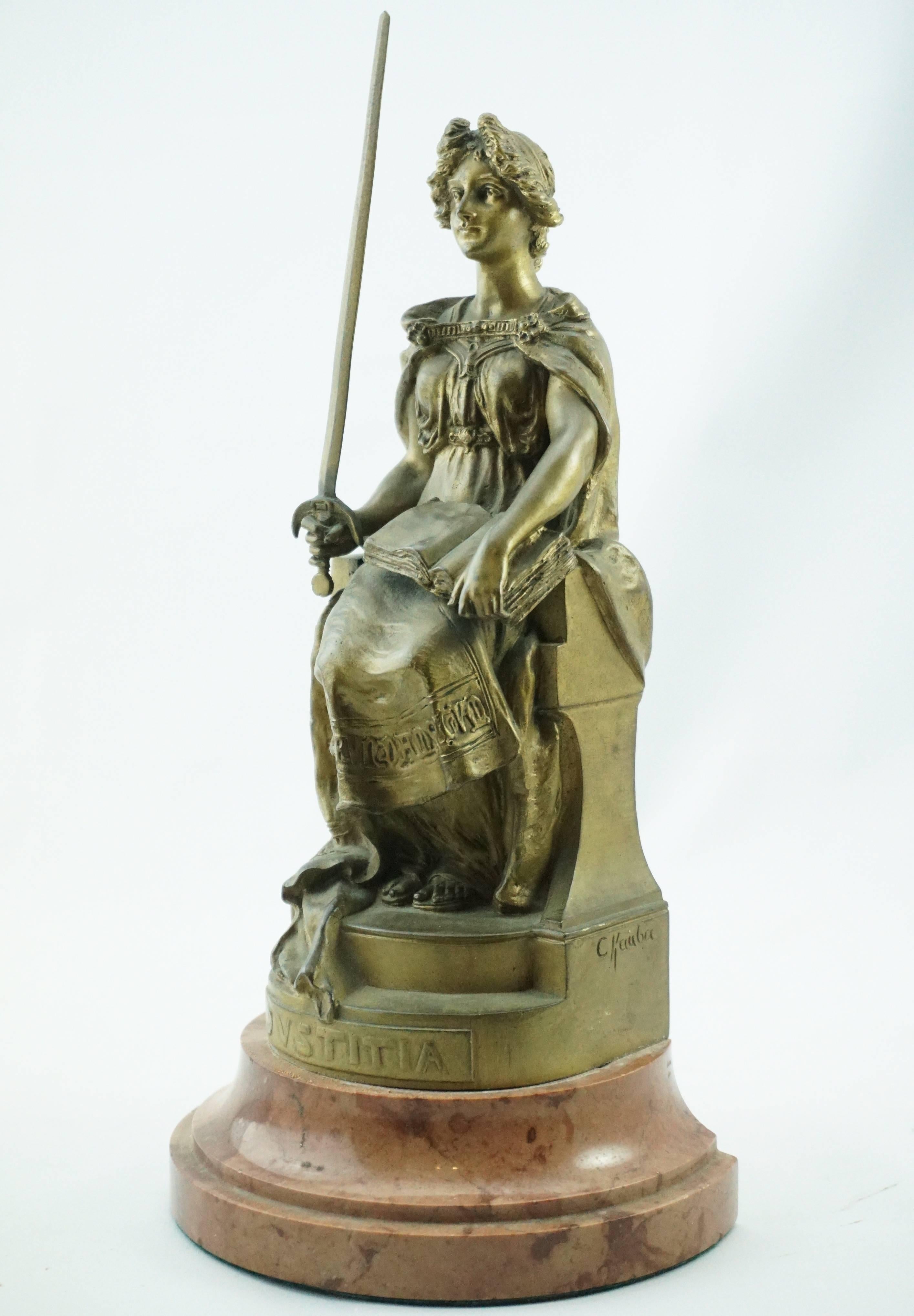 Figura in bronzo di Carl Kauba di donna seduta con spada 